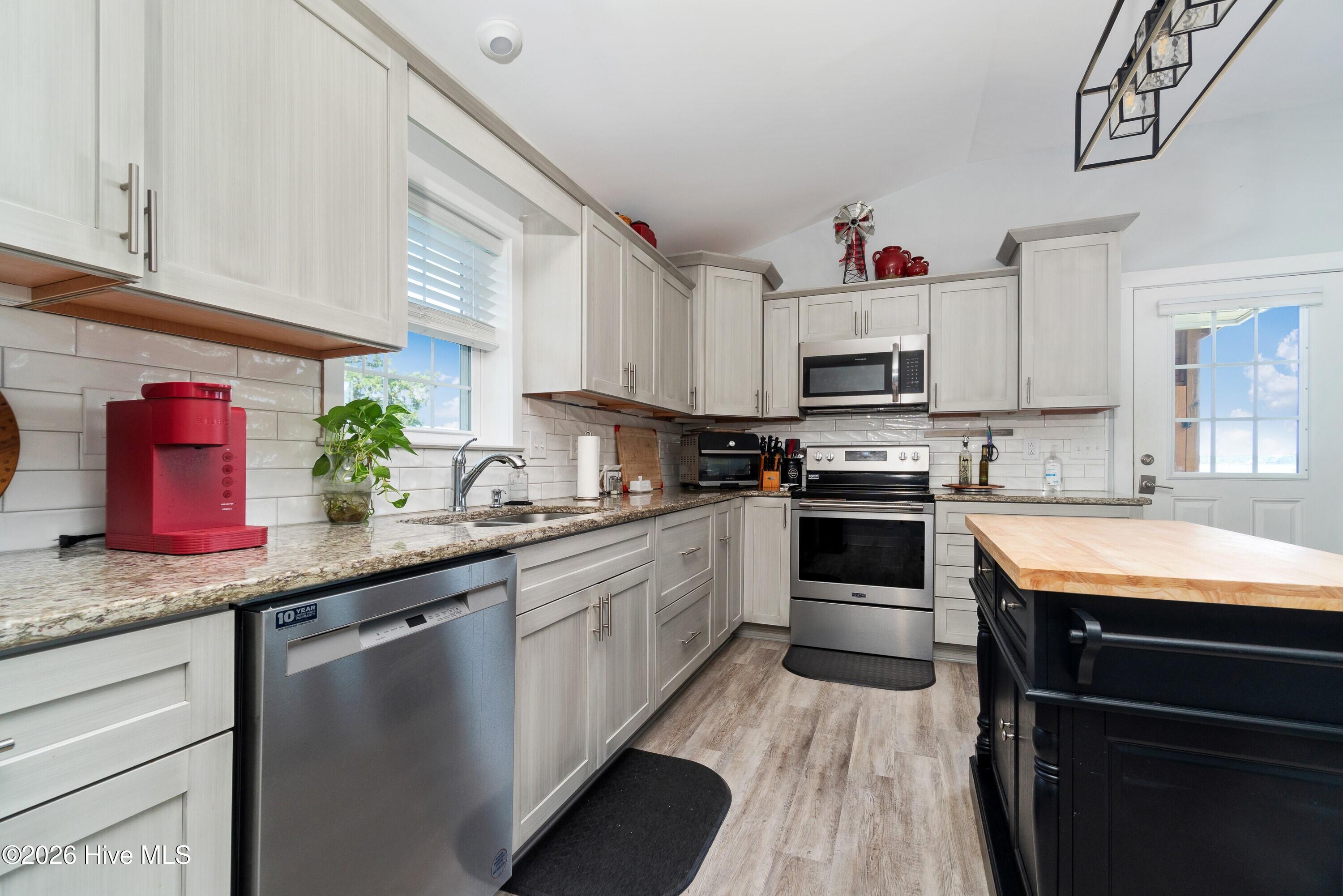 678 Weaver Camp Road,Merritt