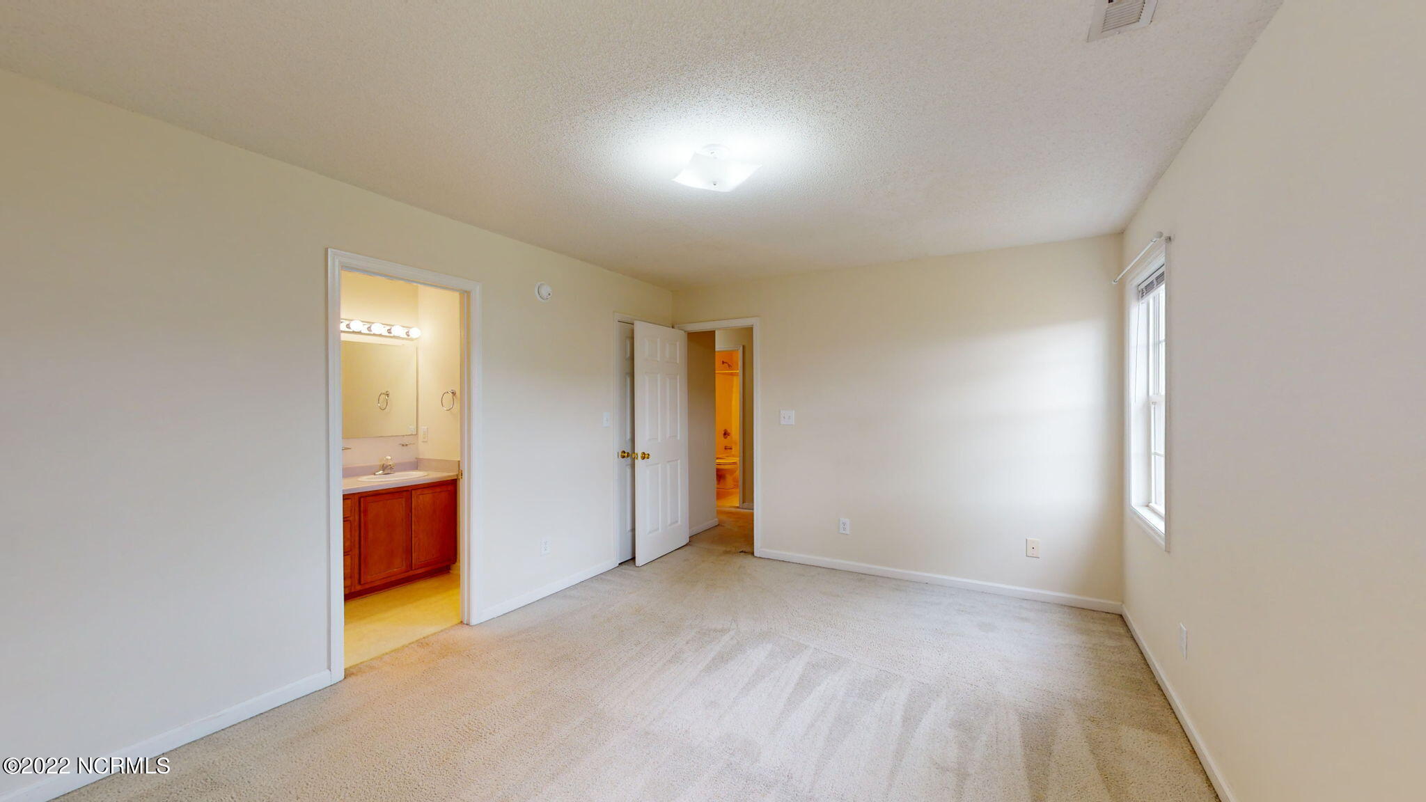 100550244 | Photo 26