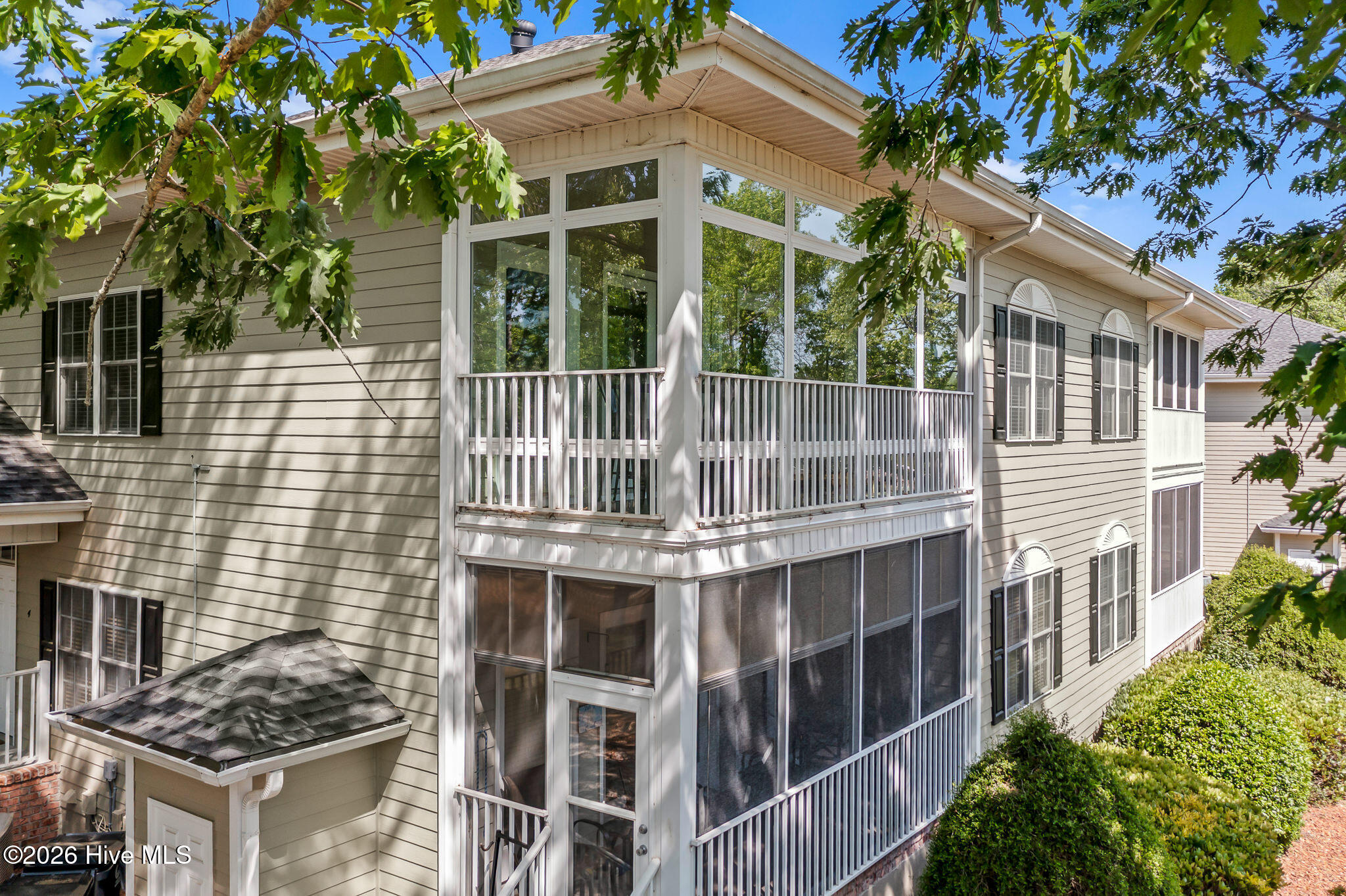 100568438 | Photo 46