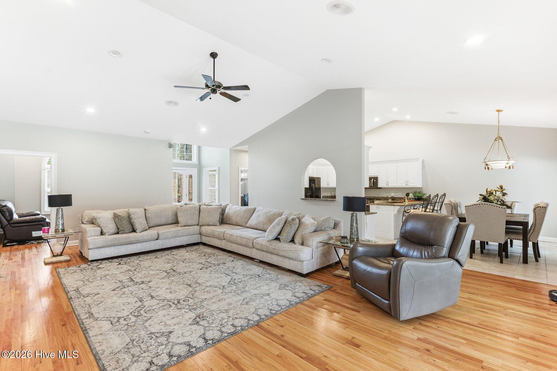 100563344 | Photo 10