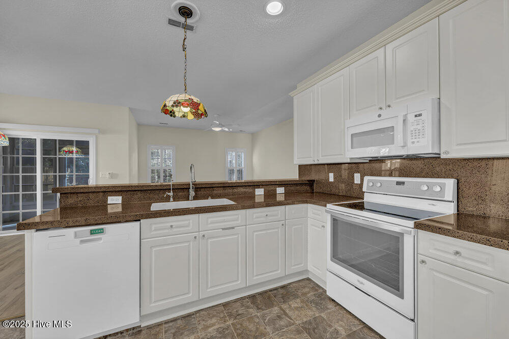 1042 Maplechase Drive SE, Leland, NC 28451 – photo 5: 009_img_6810_343