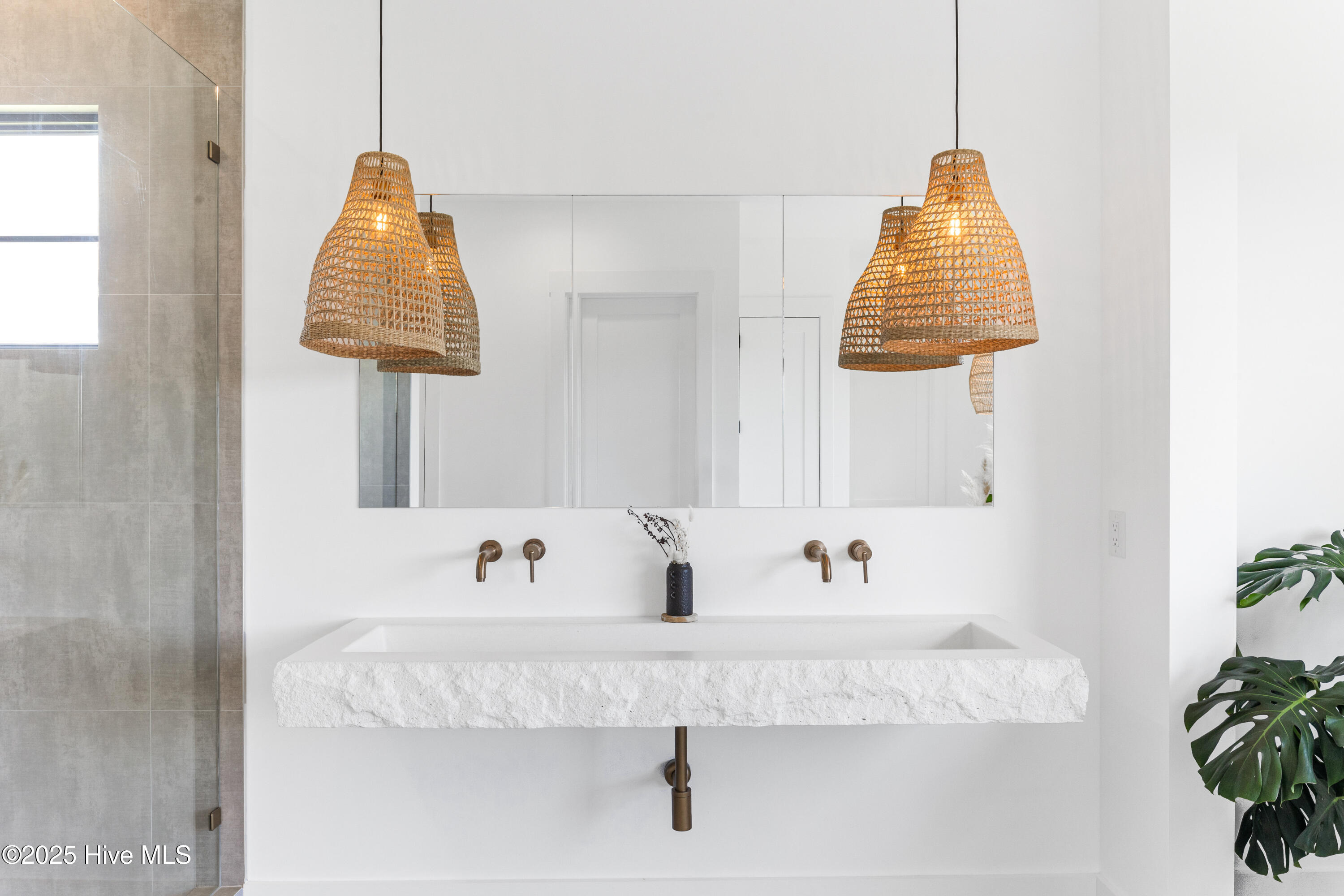 100534624 | Photo 51