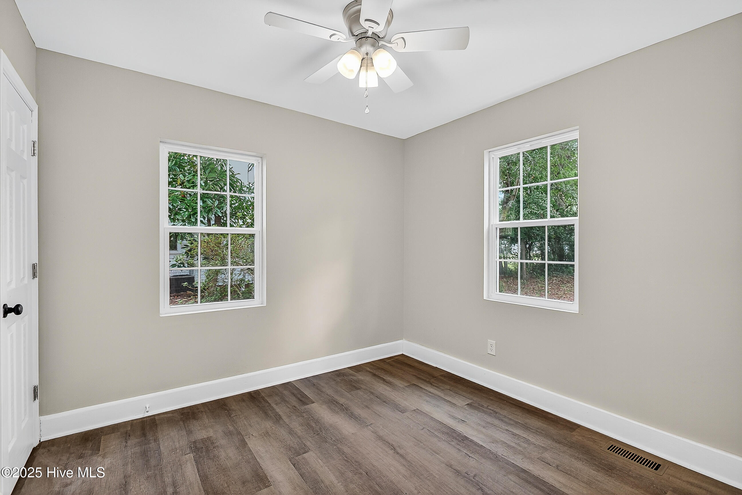 100535237 | Photo 14