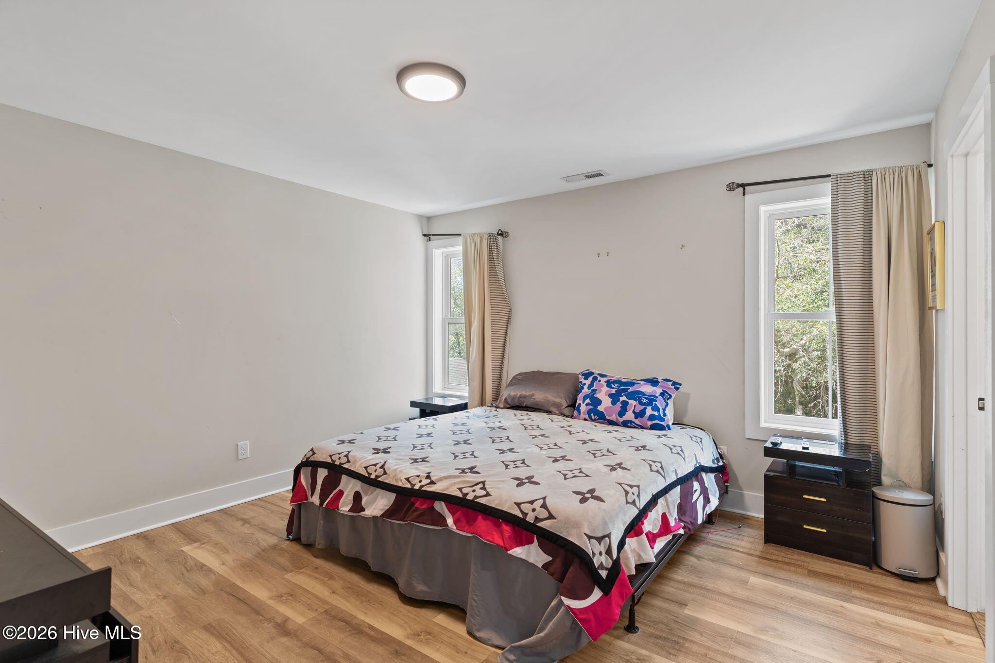 100556827 | Photo 20