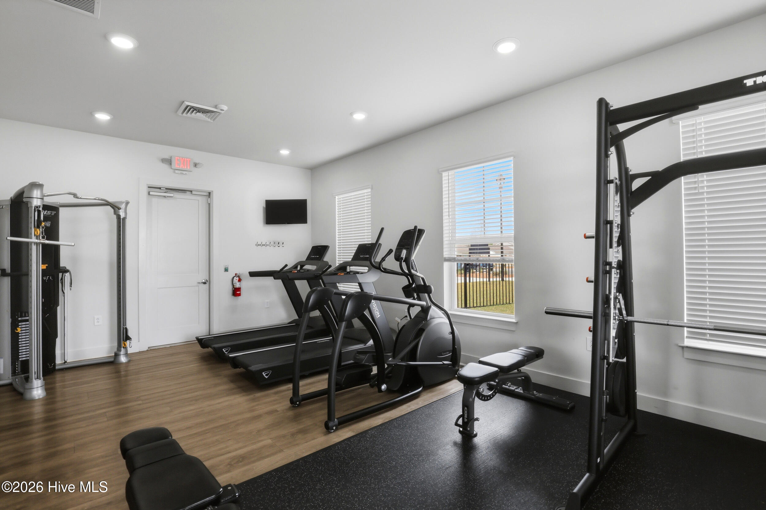 100558236 | Photo 52