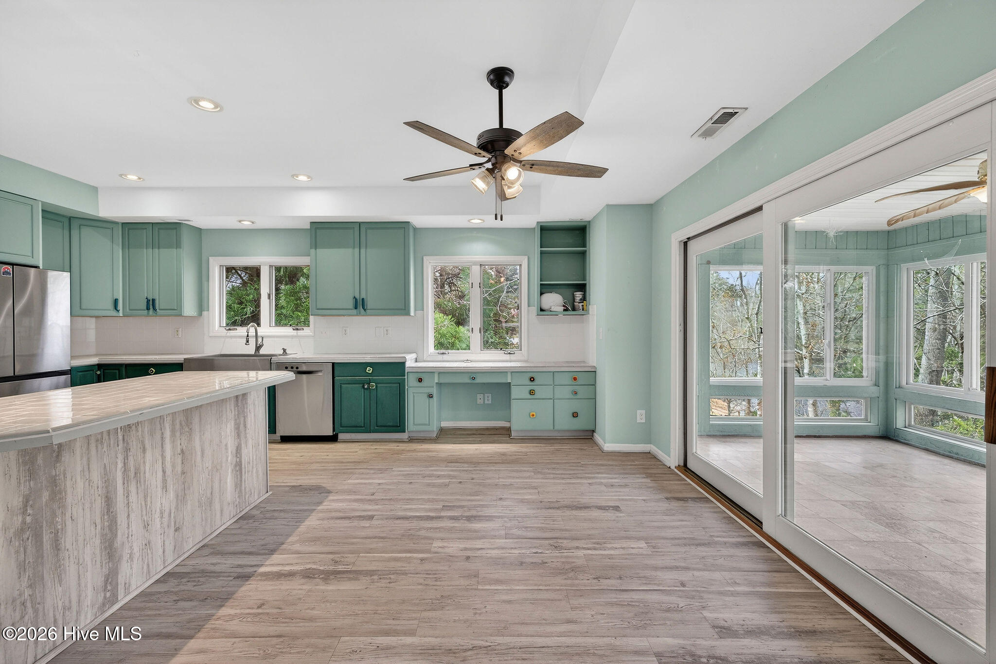 100556345 | Photo 28