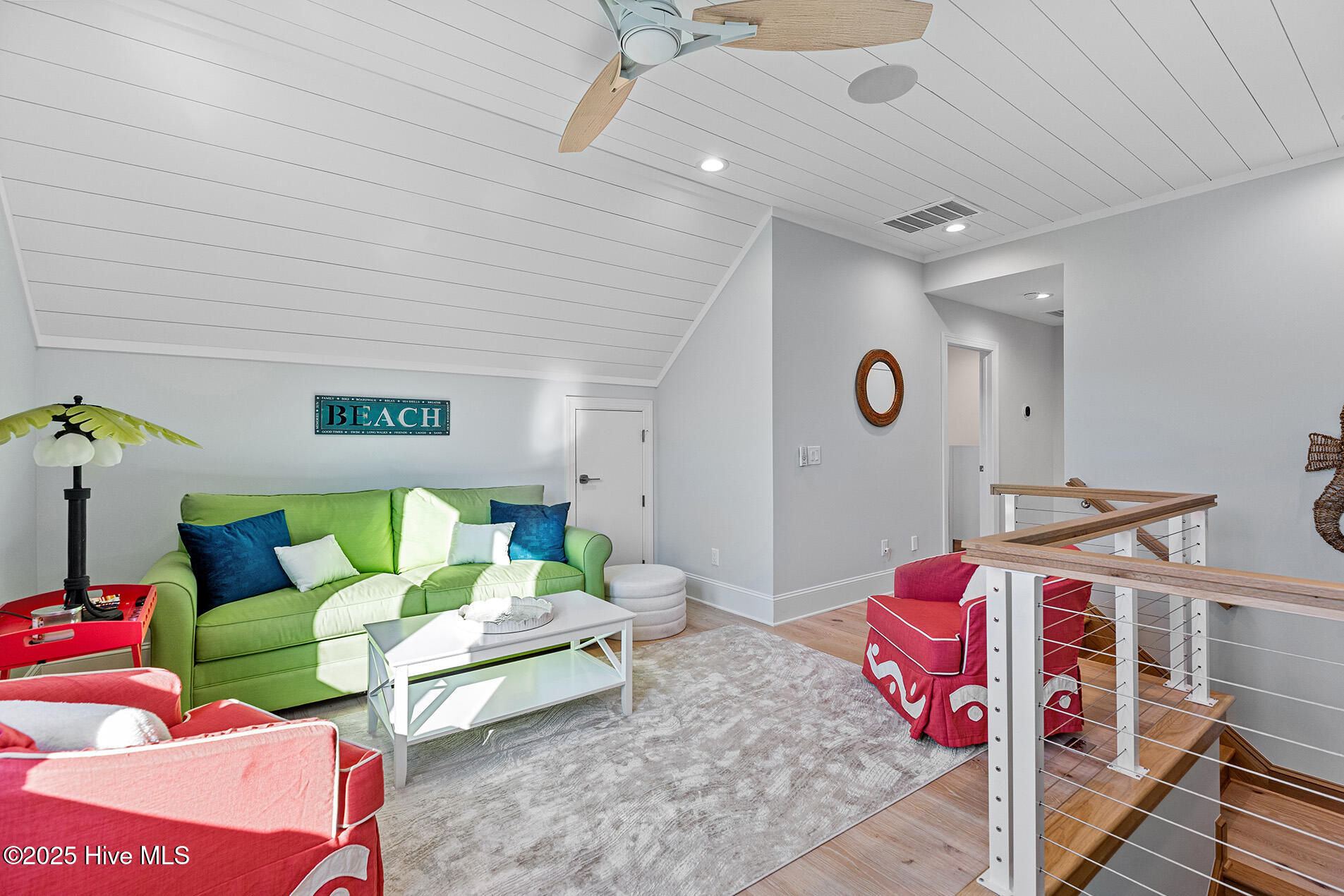 100540813 | Photo 36