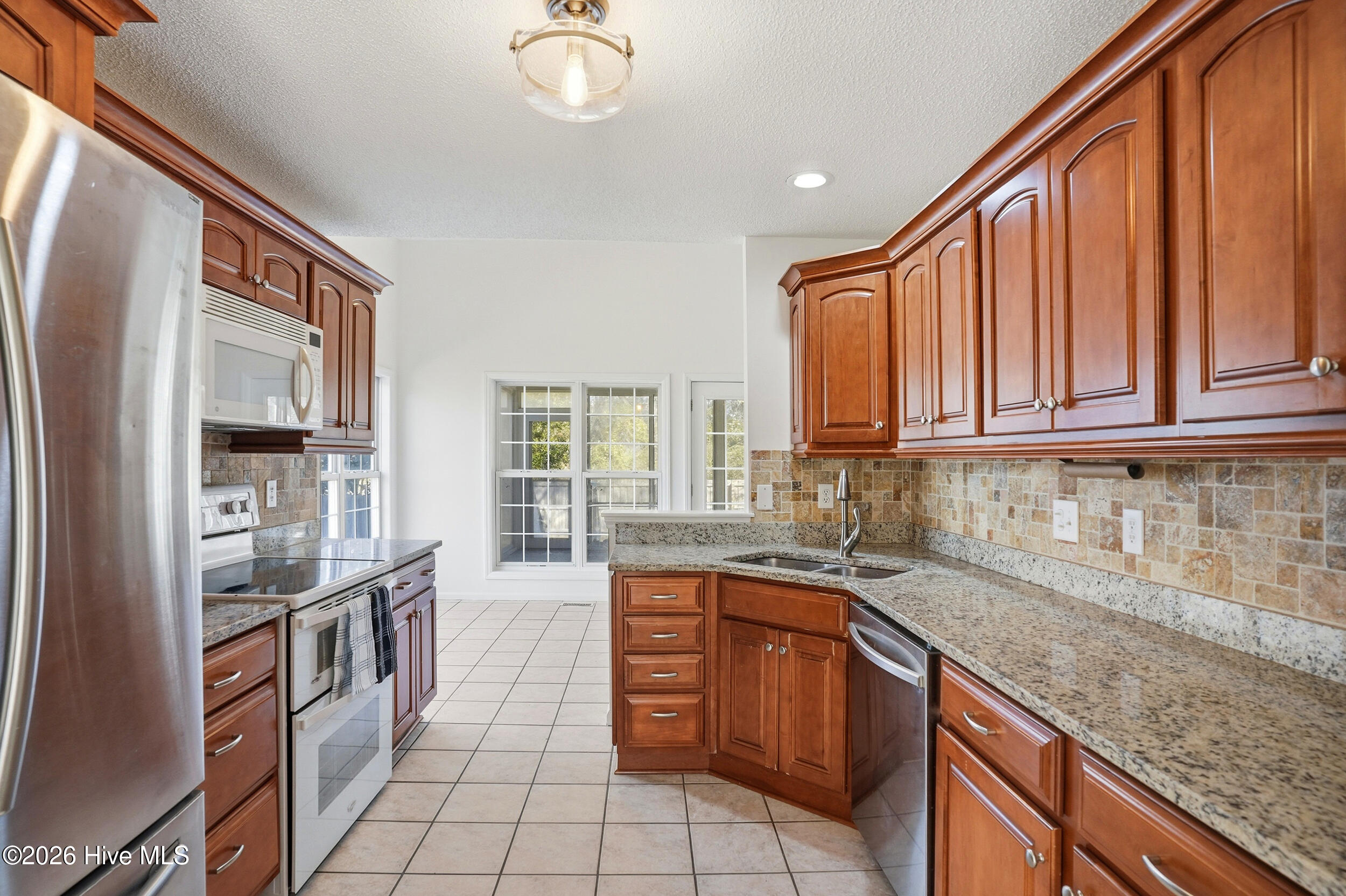 100553859 | Photo 13