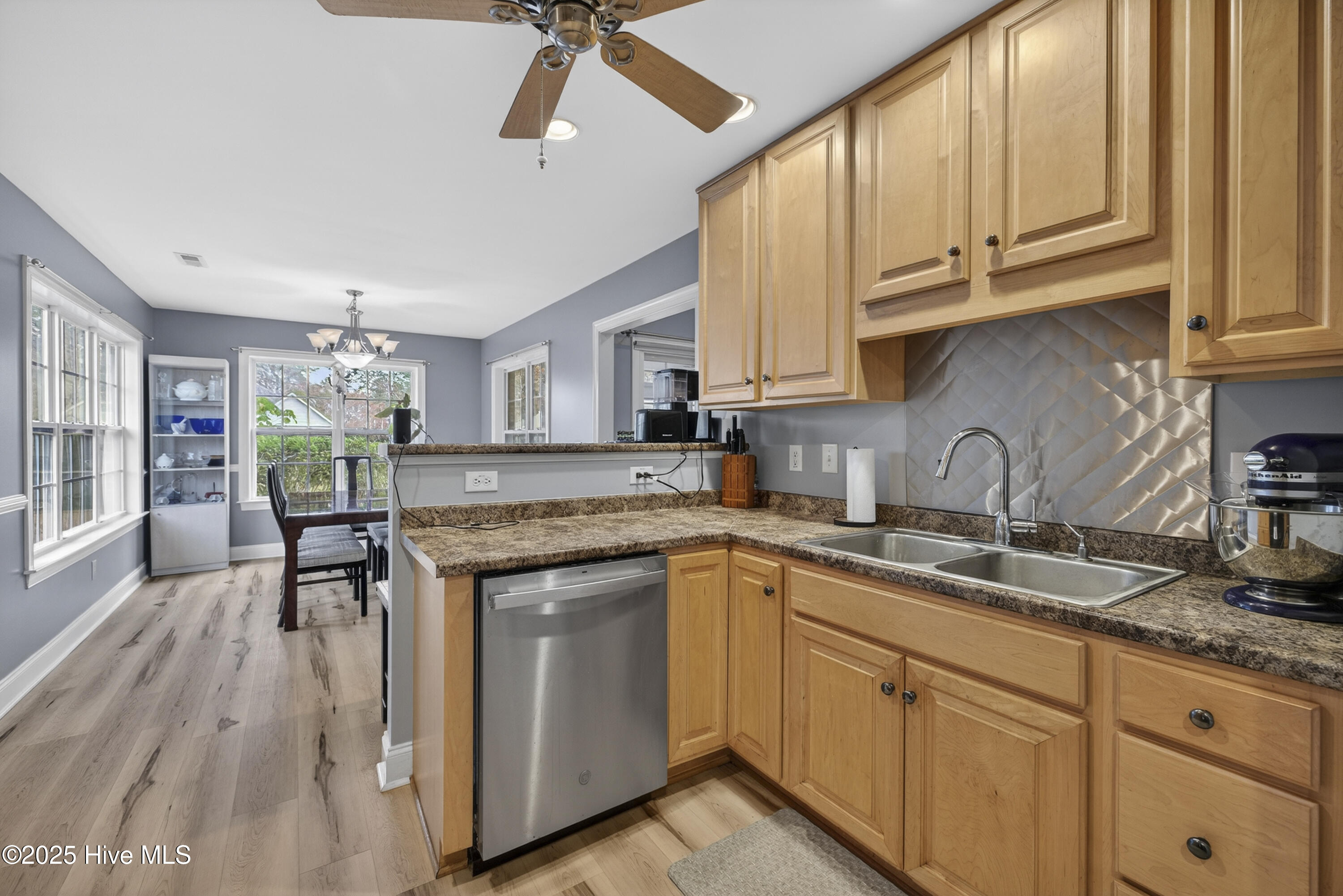 100543766 | Photo 10