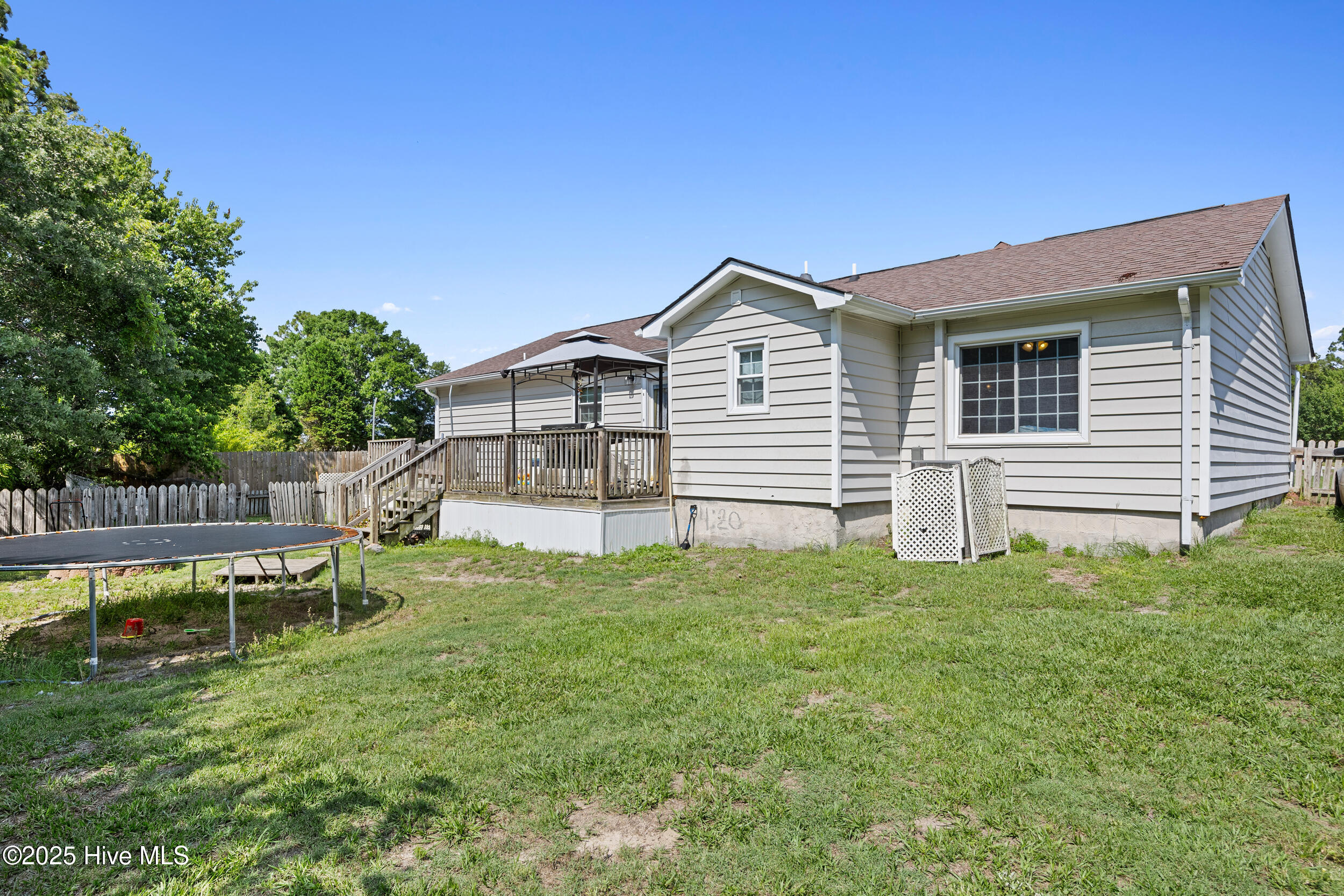 100514281 | Photo 24