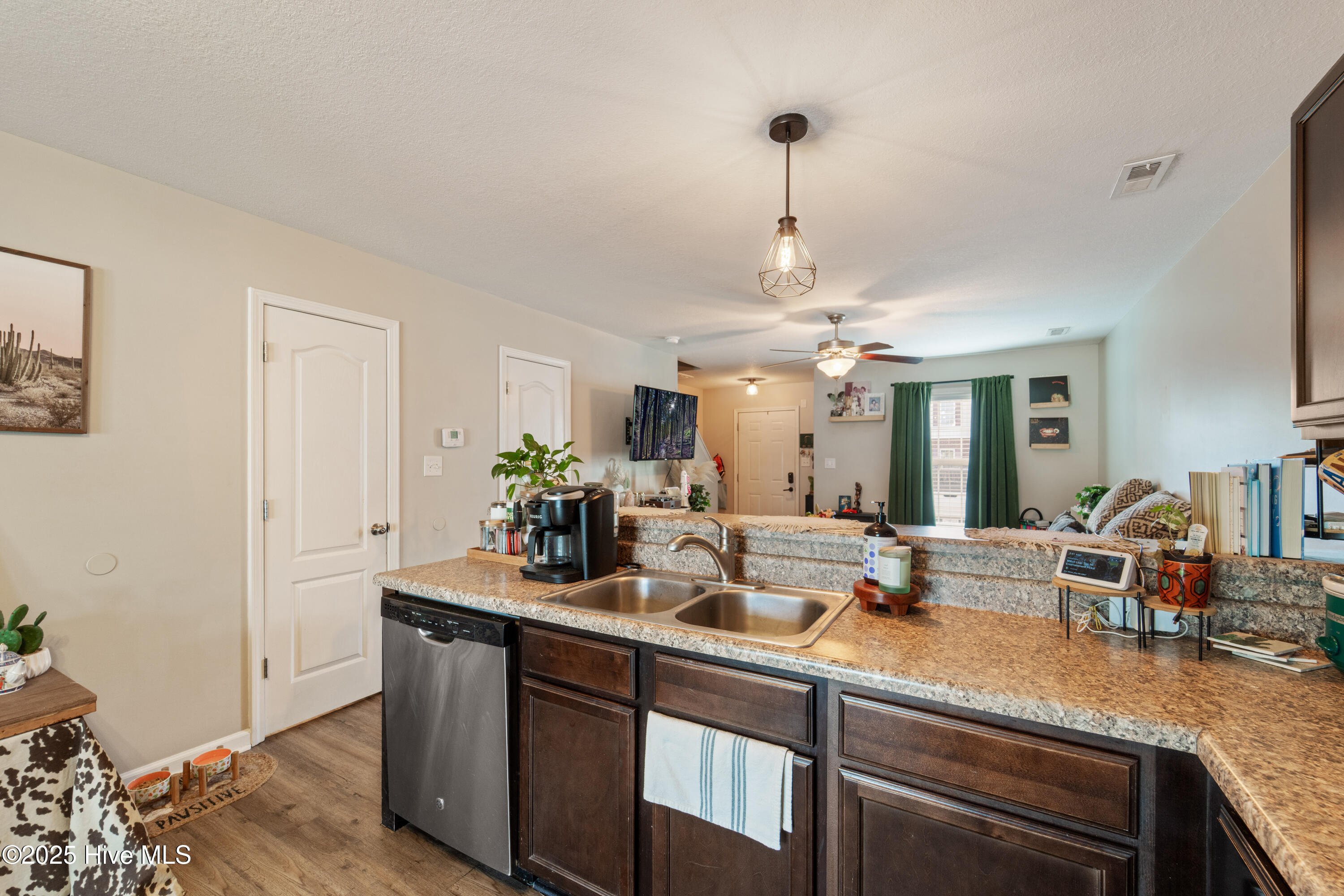 100539318 | Photo 23