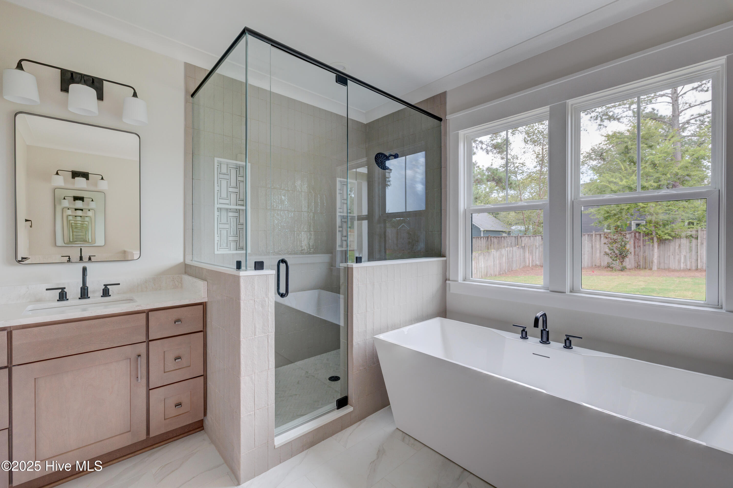 100526920 | Photo 17