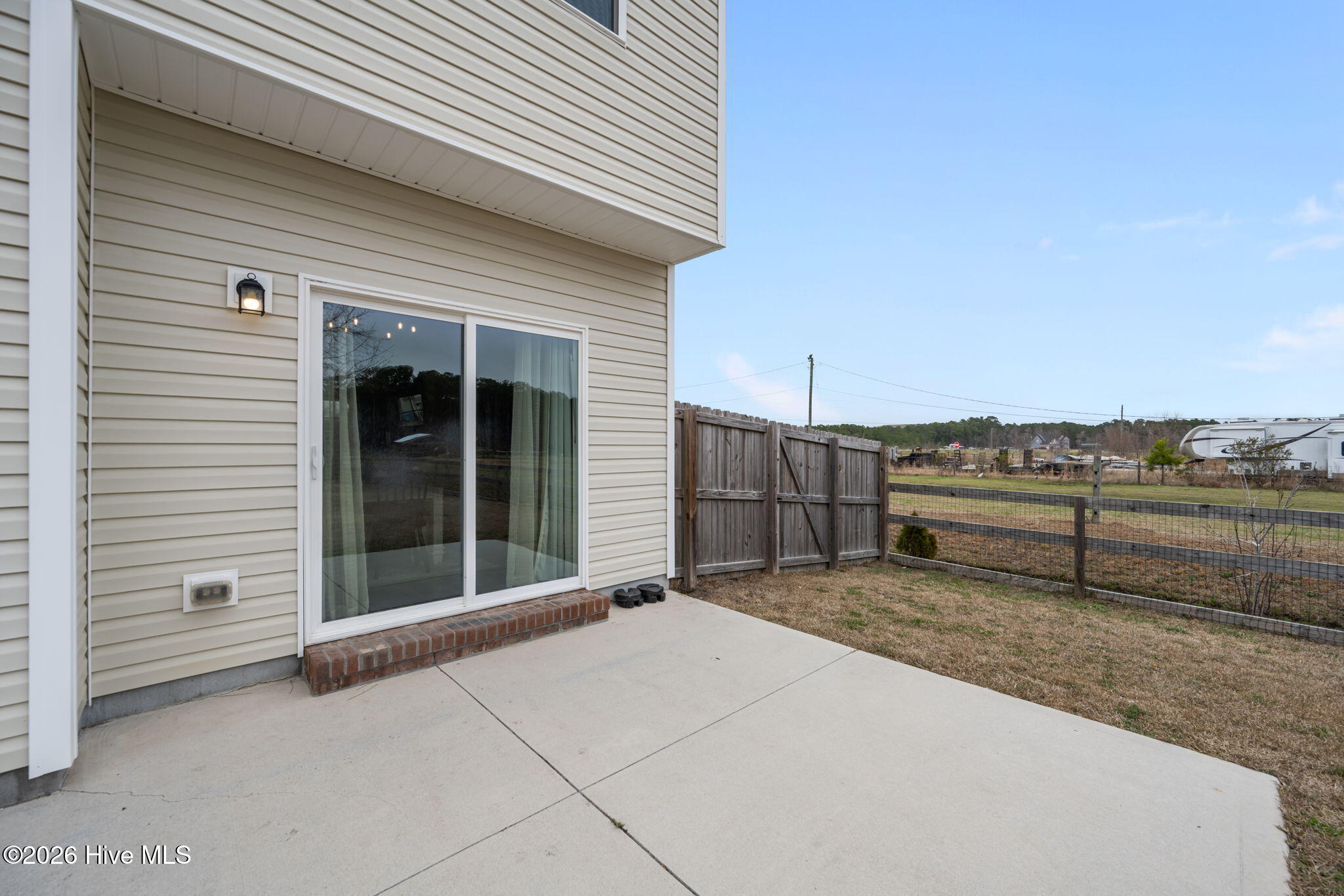 100557643 | Photo 43