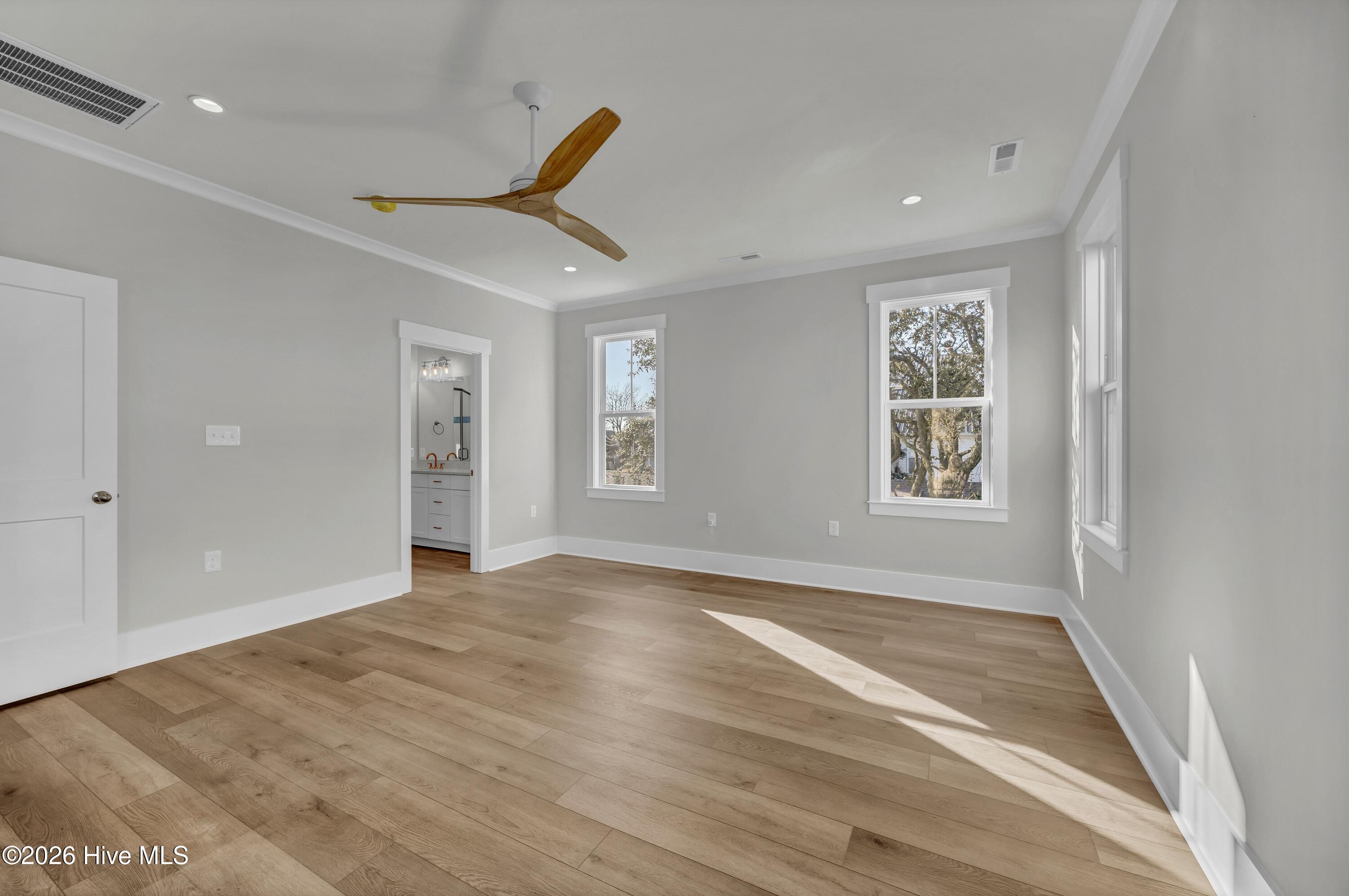 100547771 | Photo 28