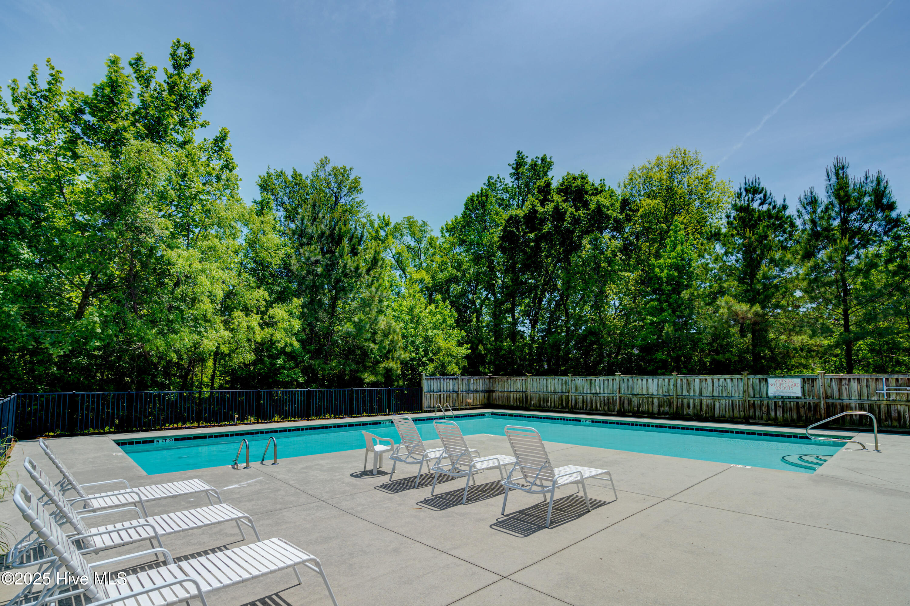 100536427 | Photo 57