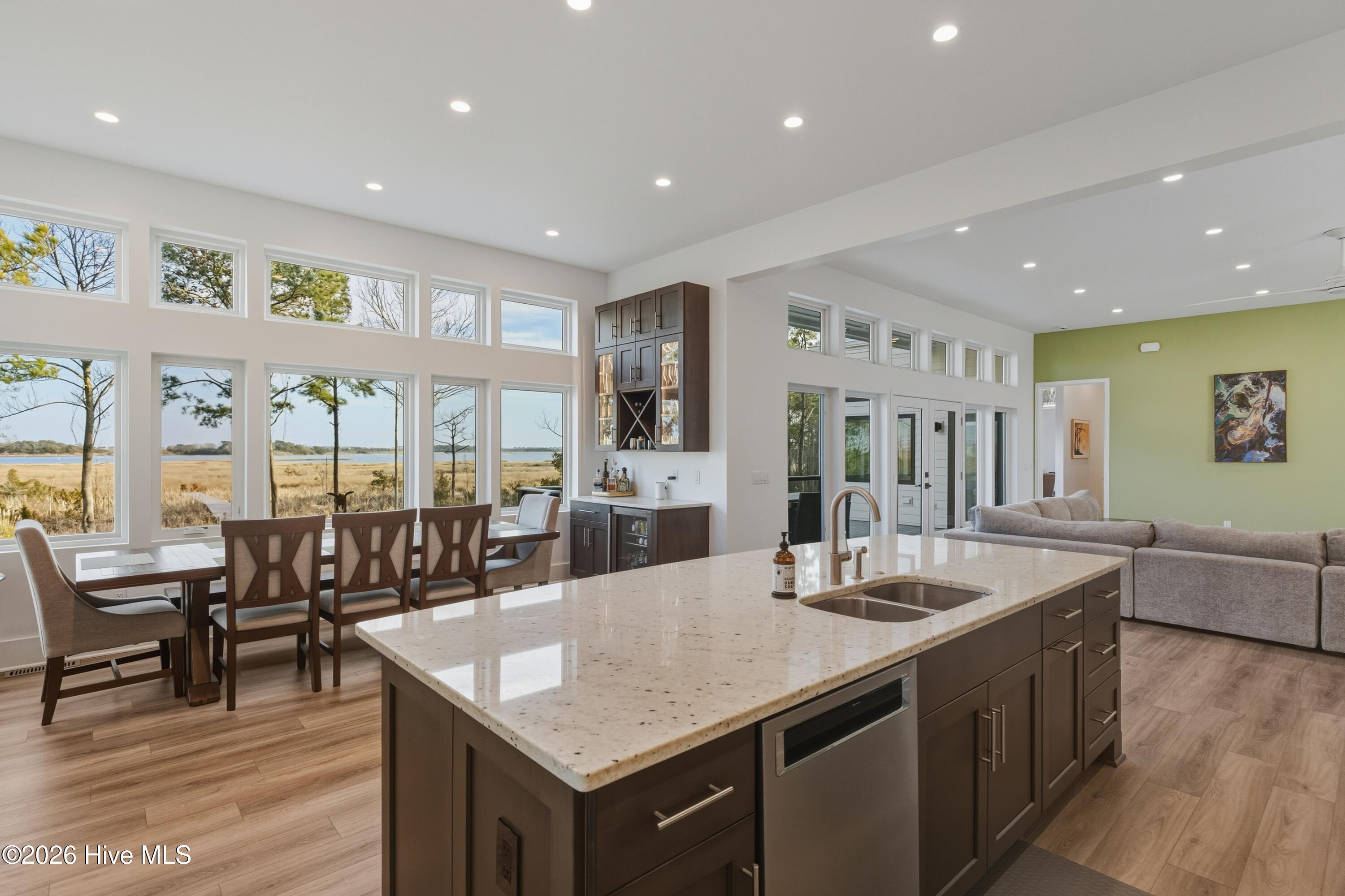 100554260 | Photo 18