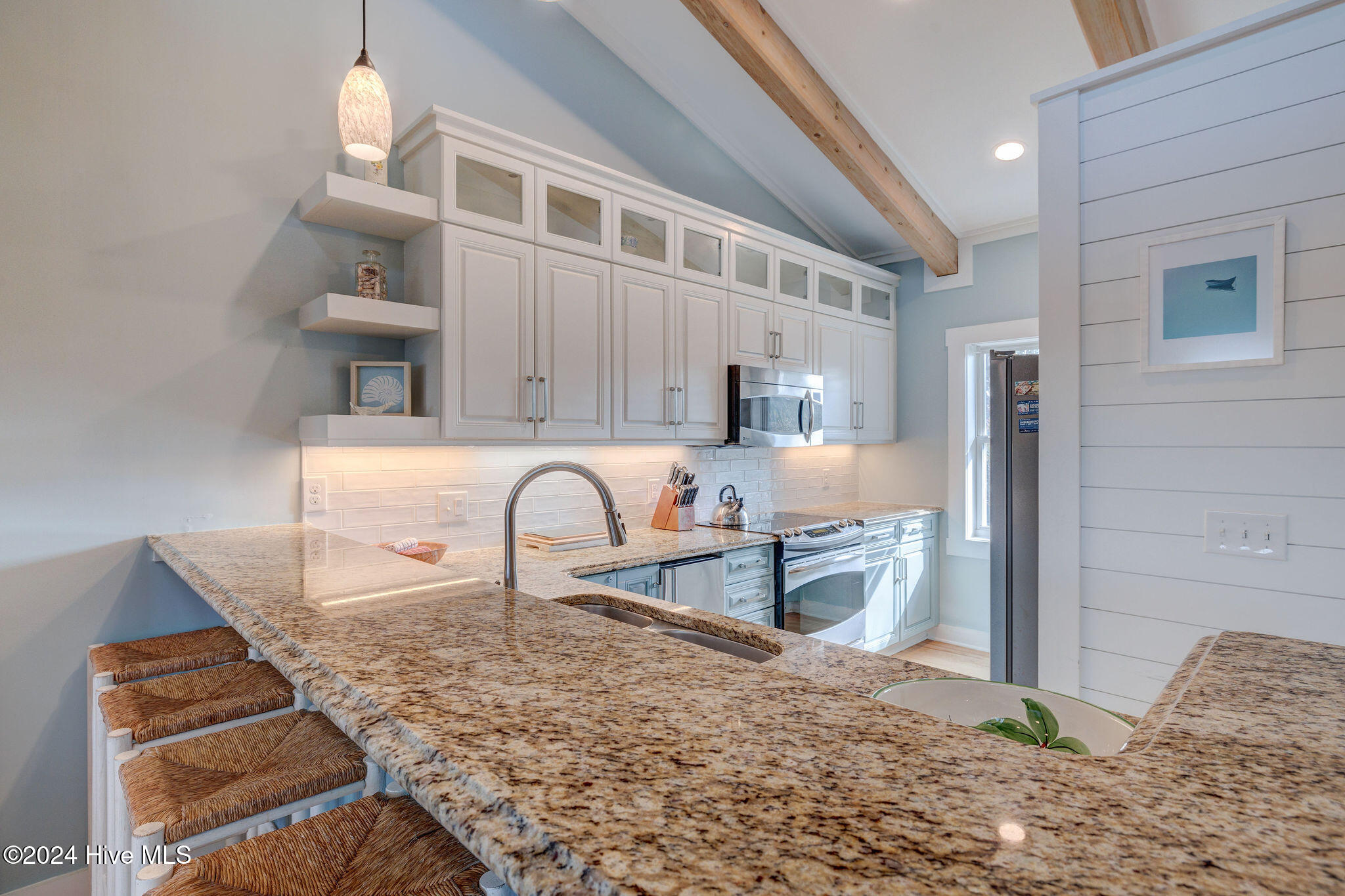 100526759 | Photo 11