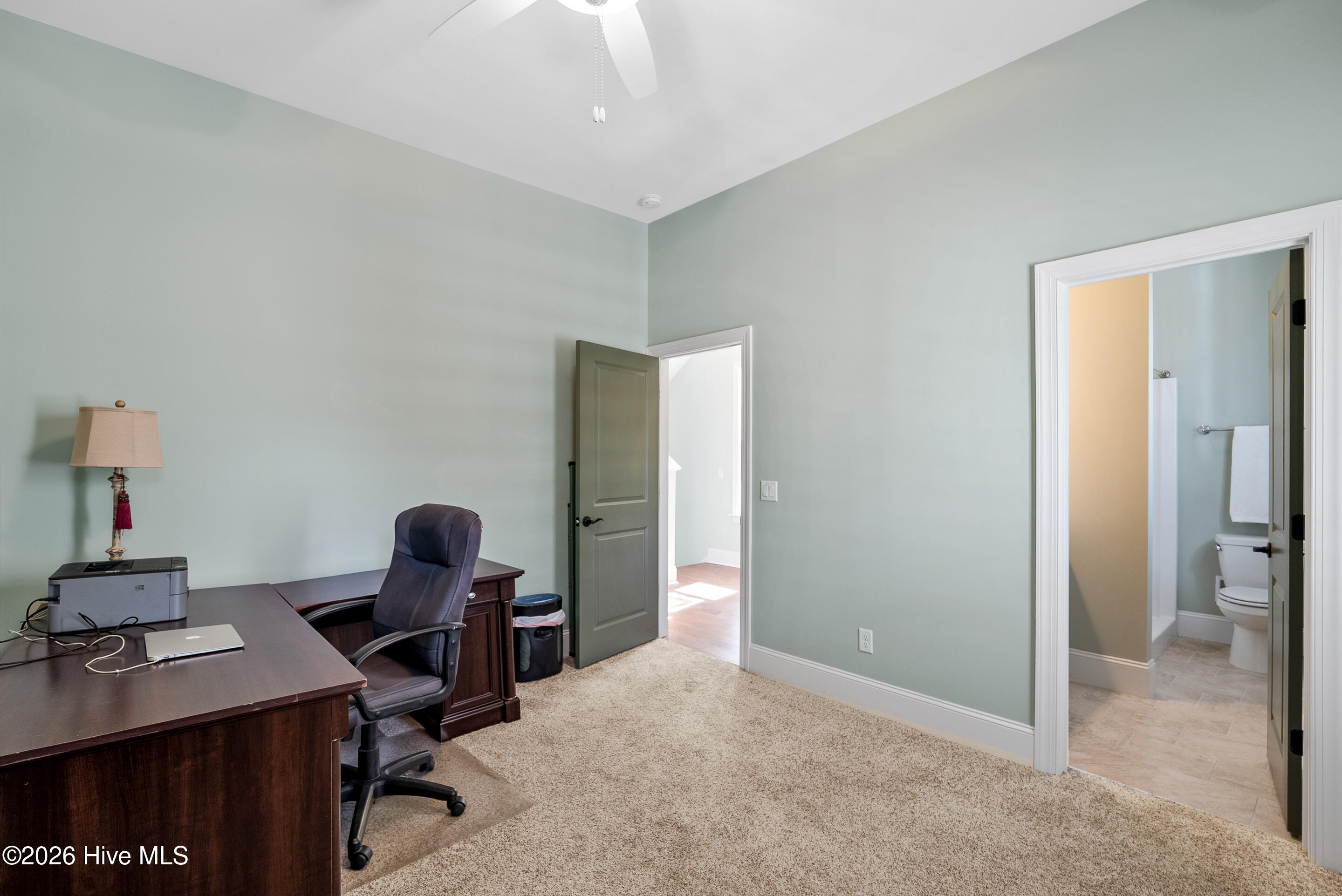 100550882 | Photo 35