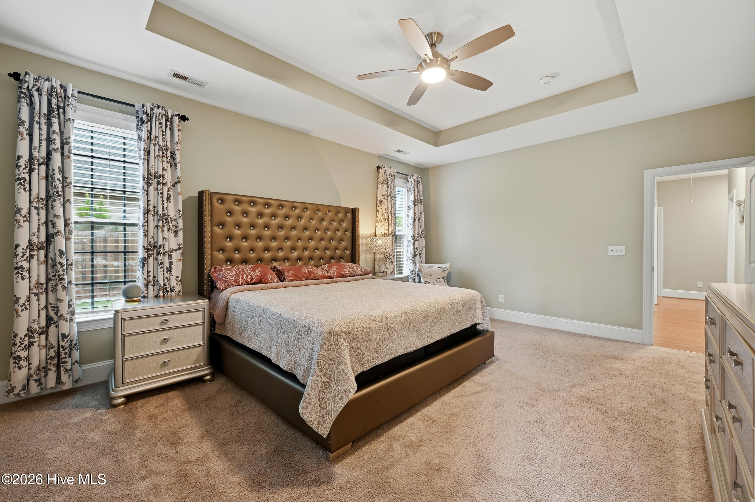 100563166 | Photo 21