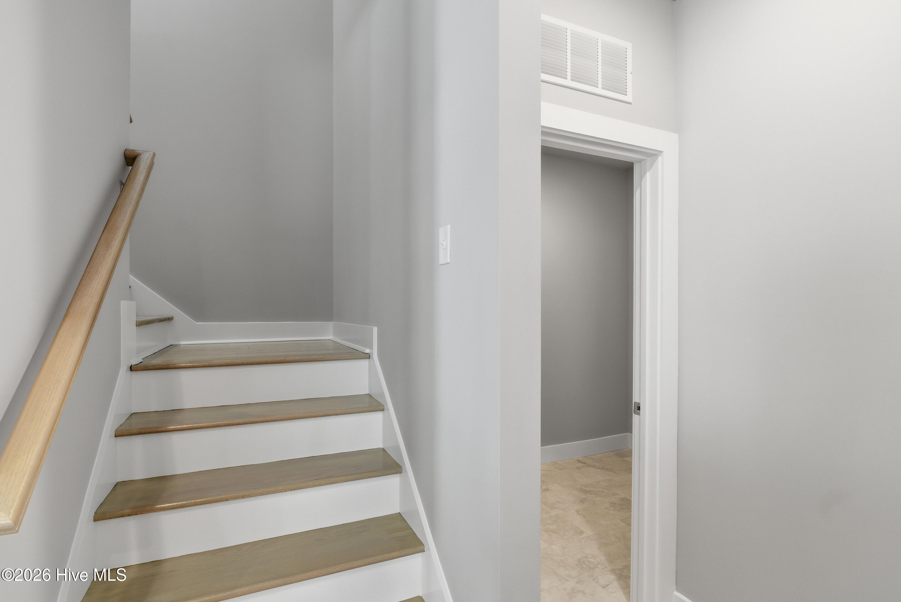 100547576 | Photo 25