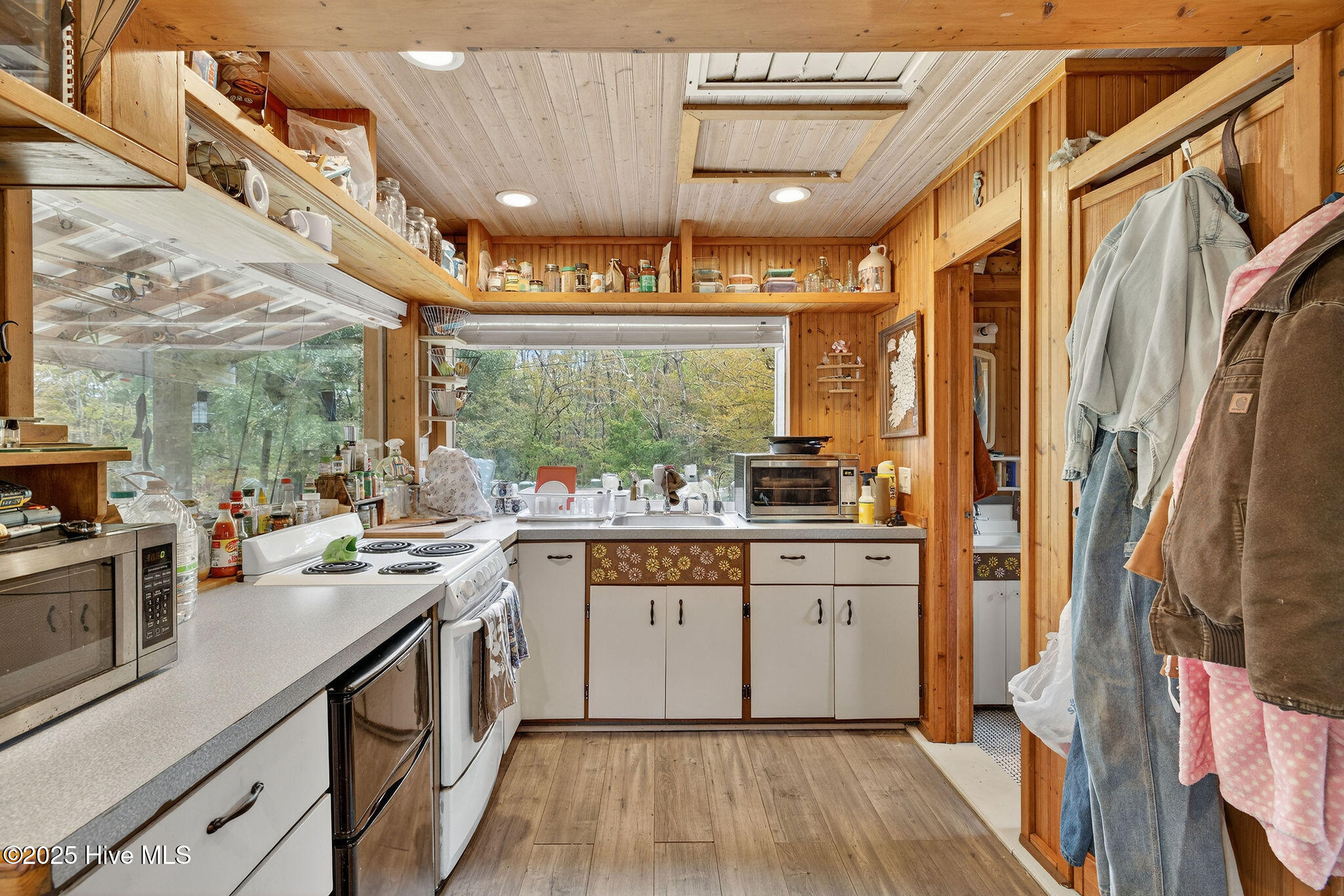 100542936 | Photo 93