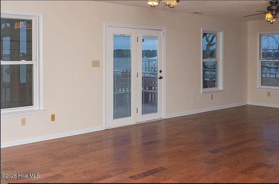 100561136 | Photo 18