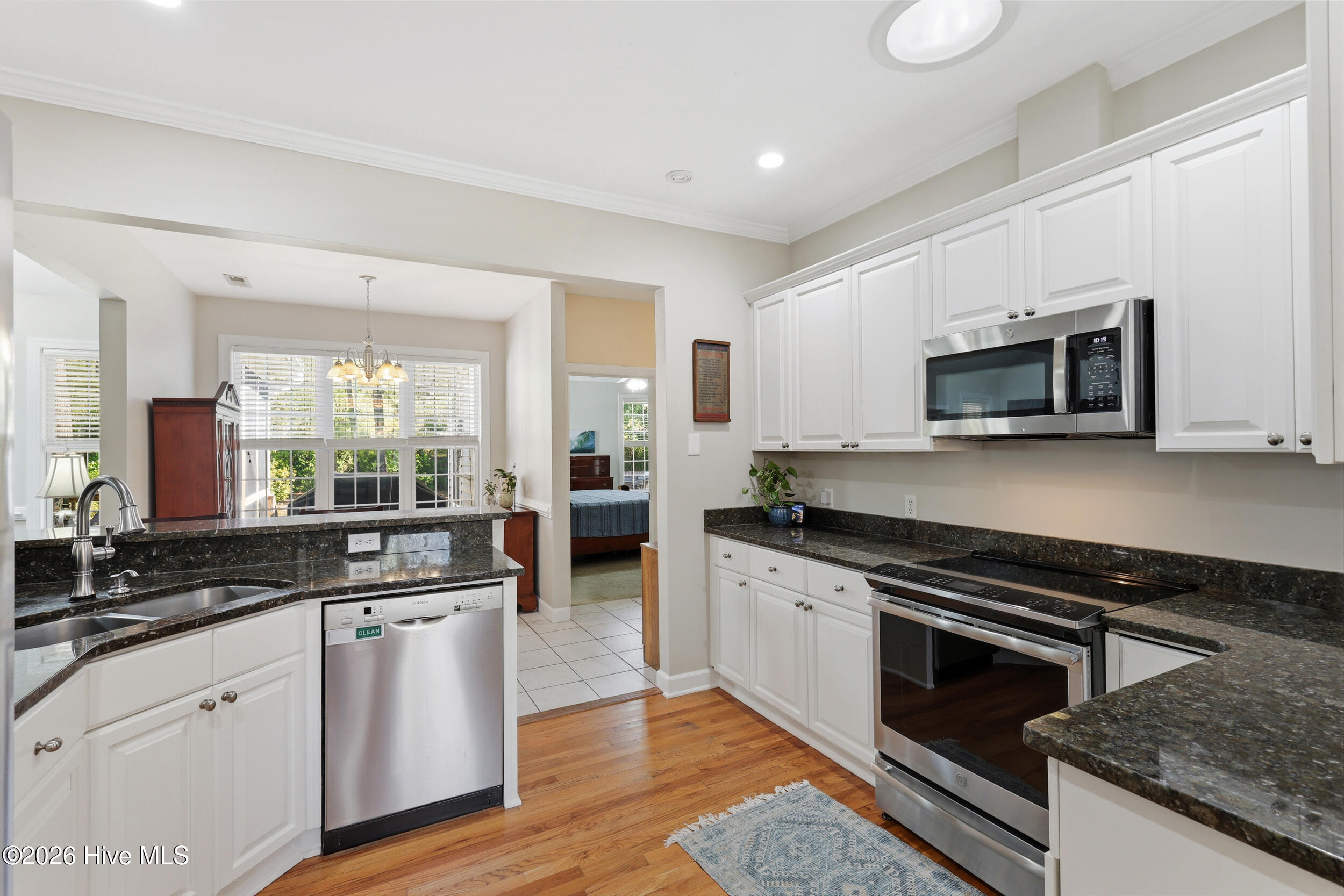 100568942 | Photo 10