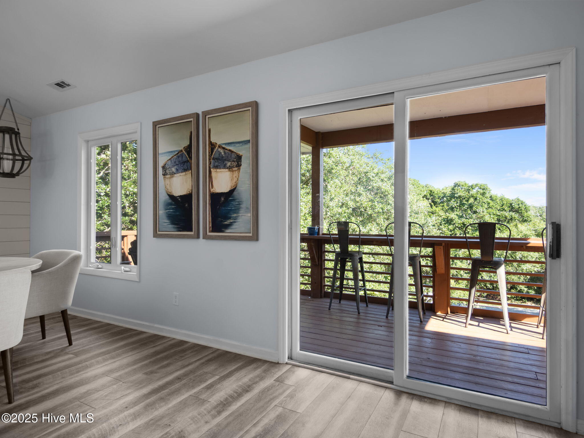 100530598 | Photo 34