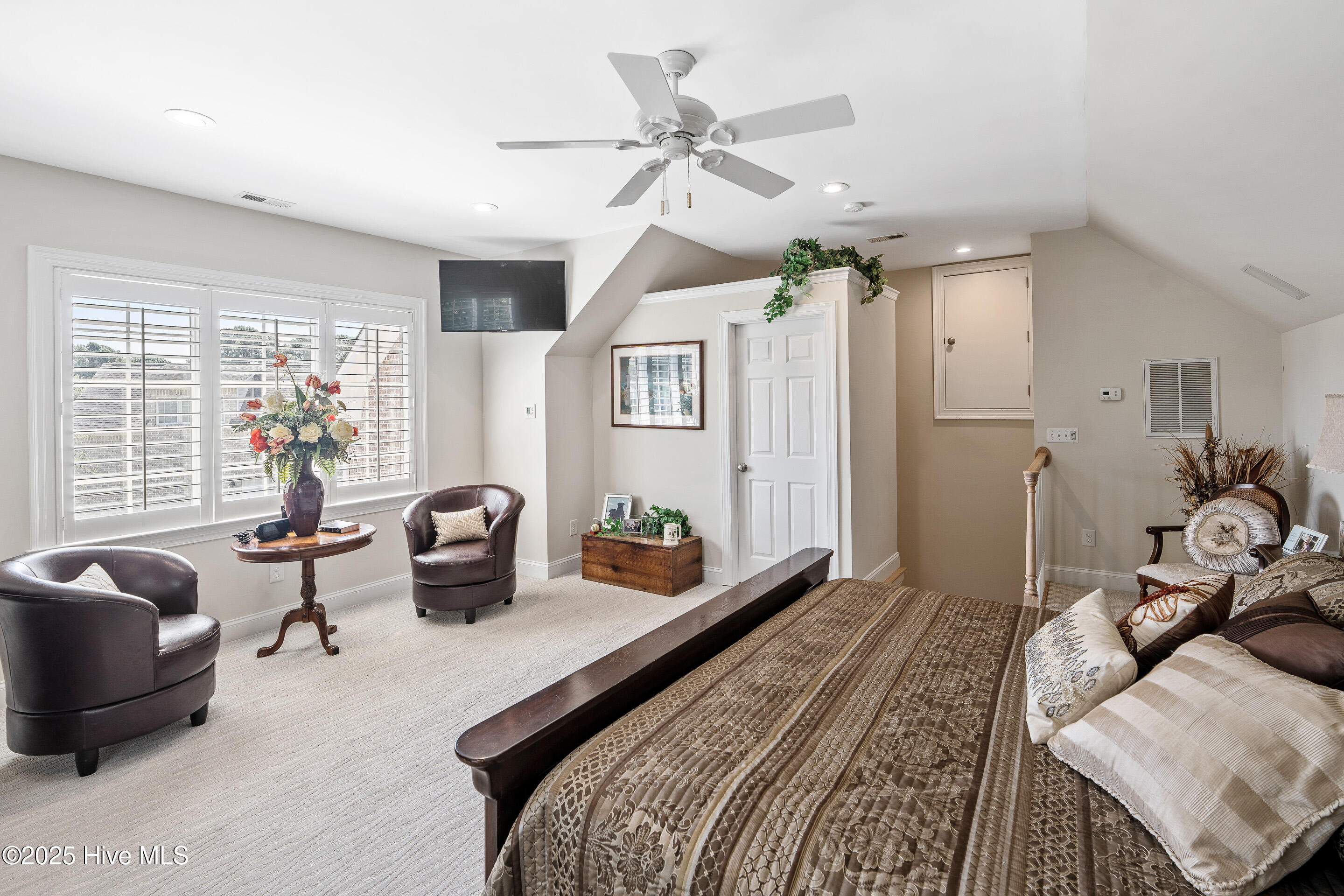 100529477 | Photo 35