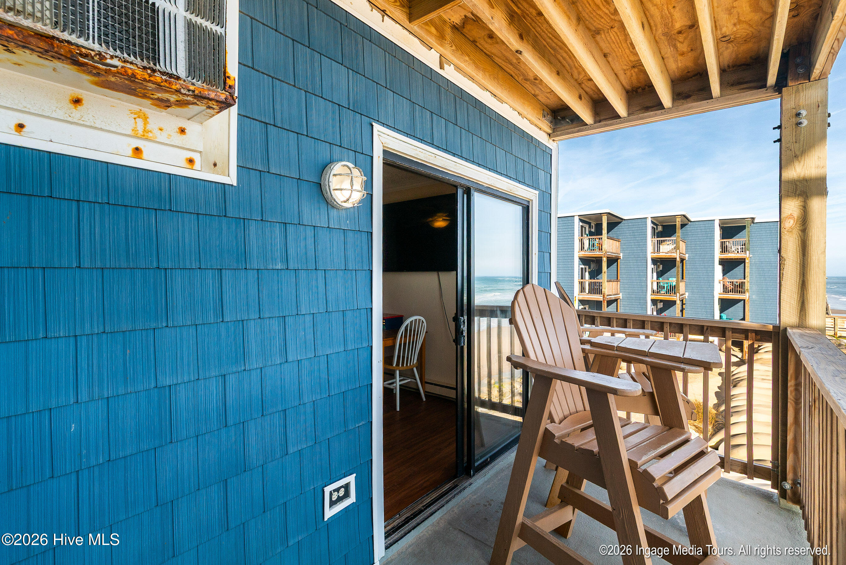 100548603 | Photo 12