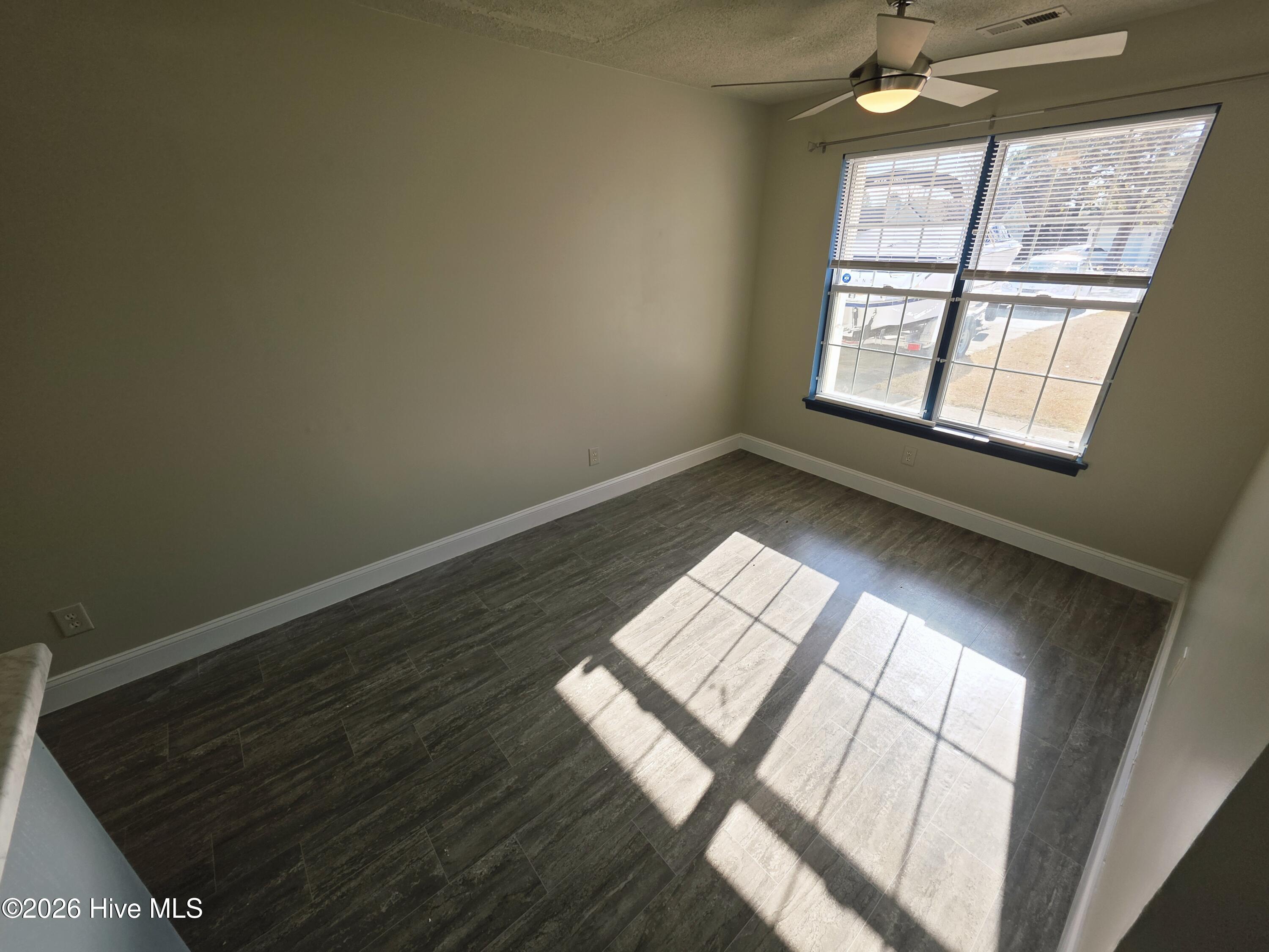 100551263 | Photo 19