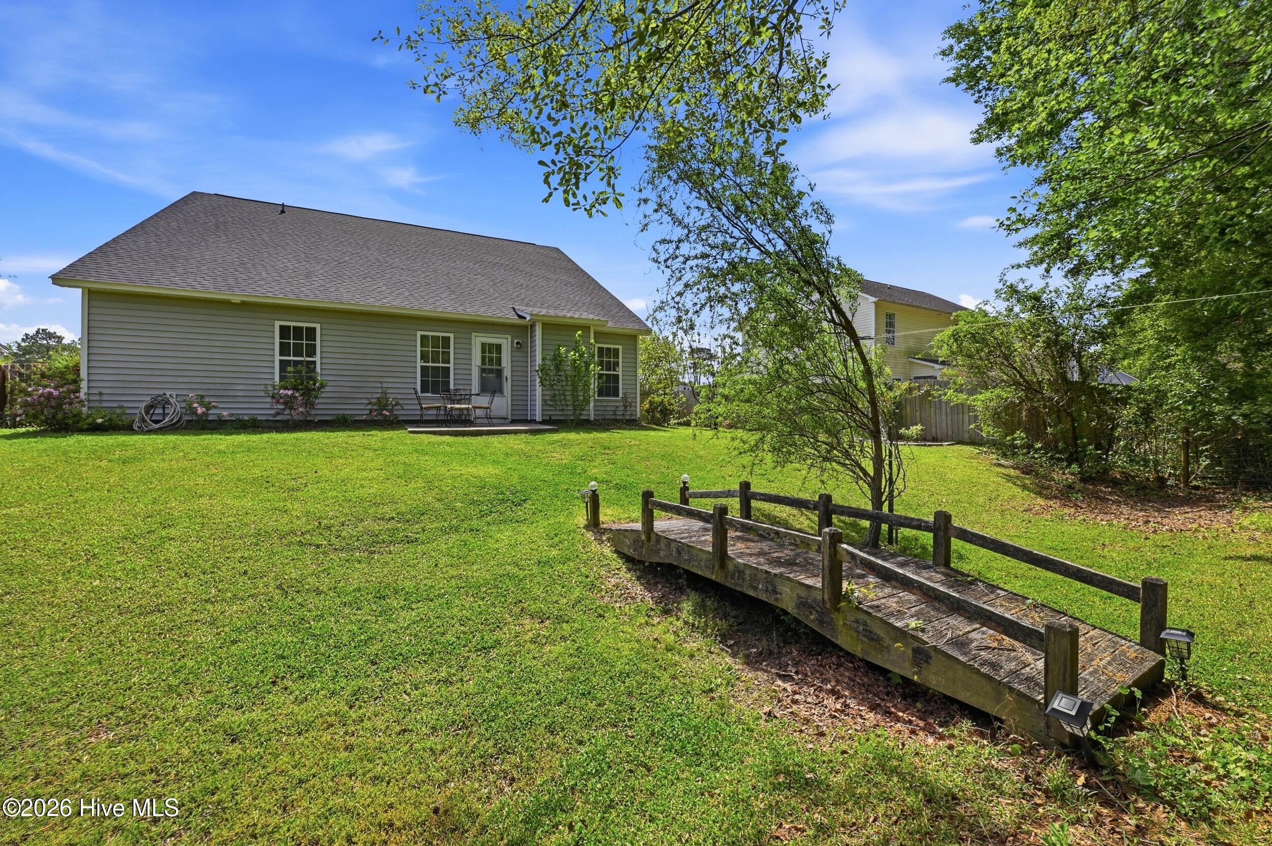 100566143 | Photo 36