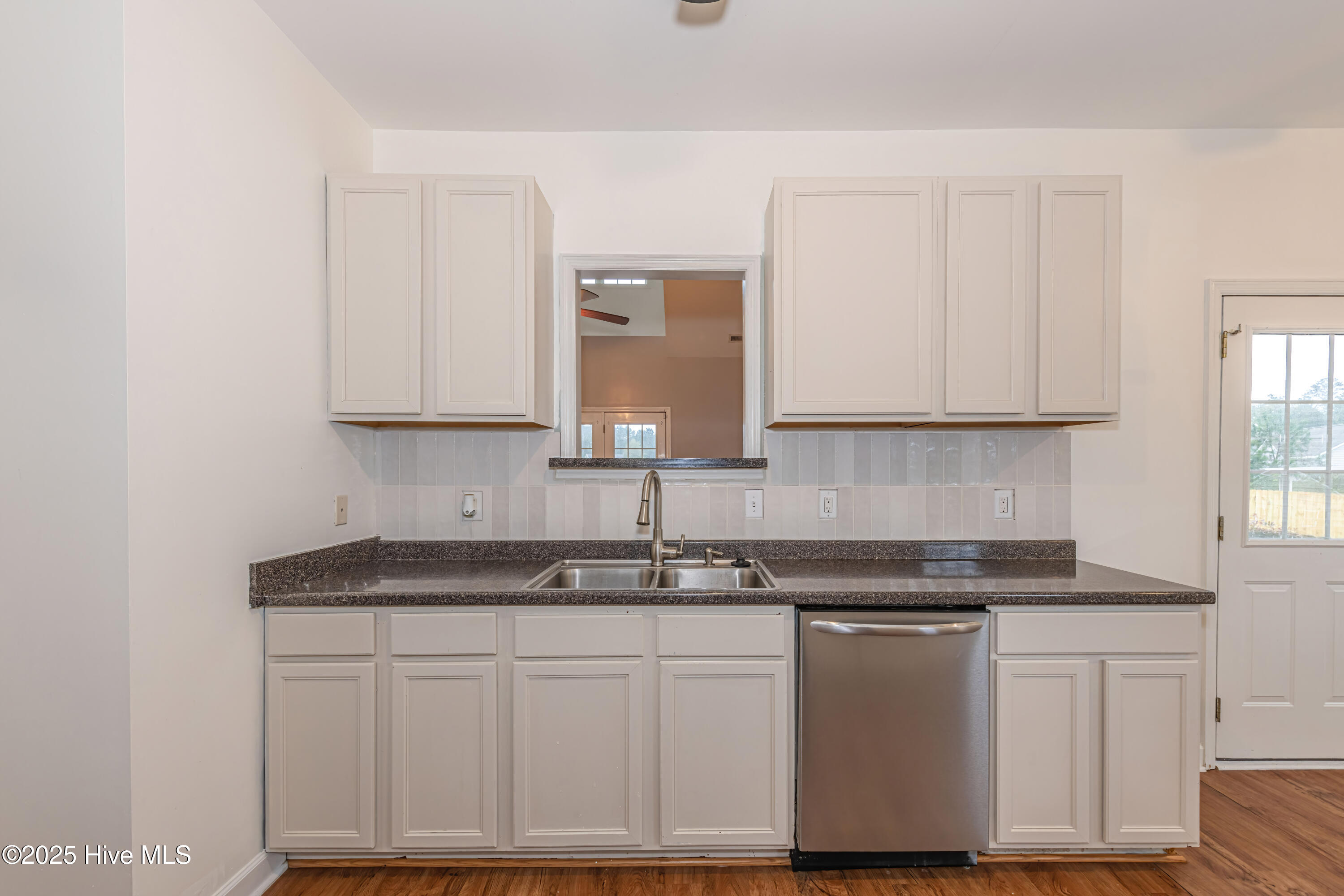 100539008 | Photo 21