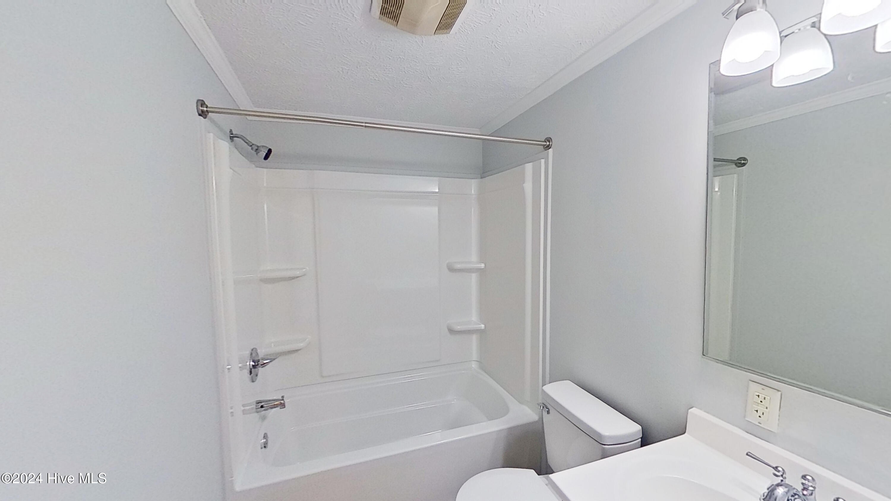 100550318 | Photo 26