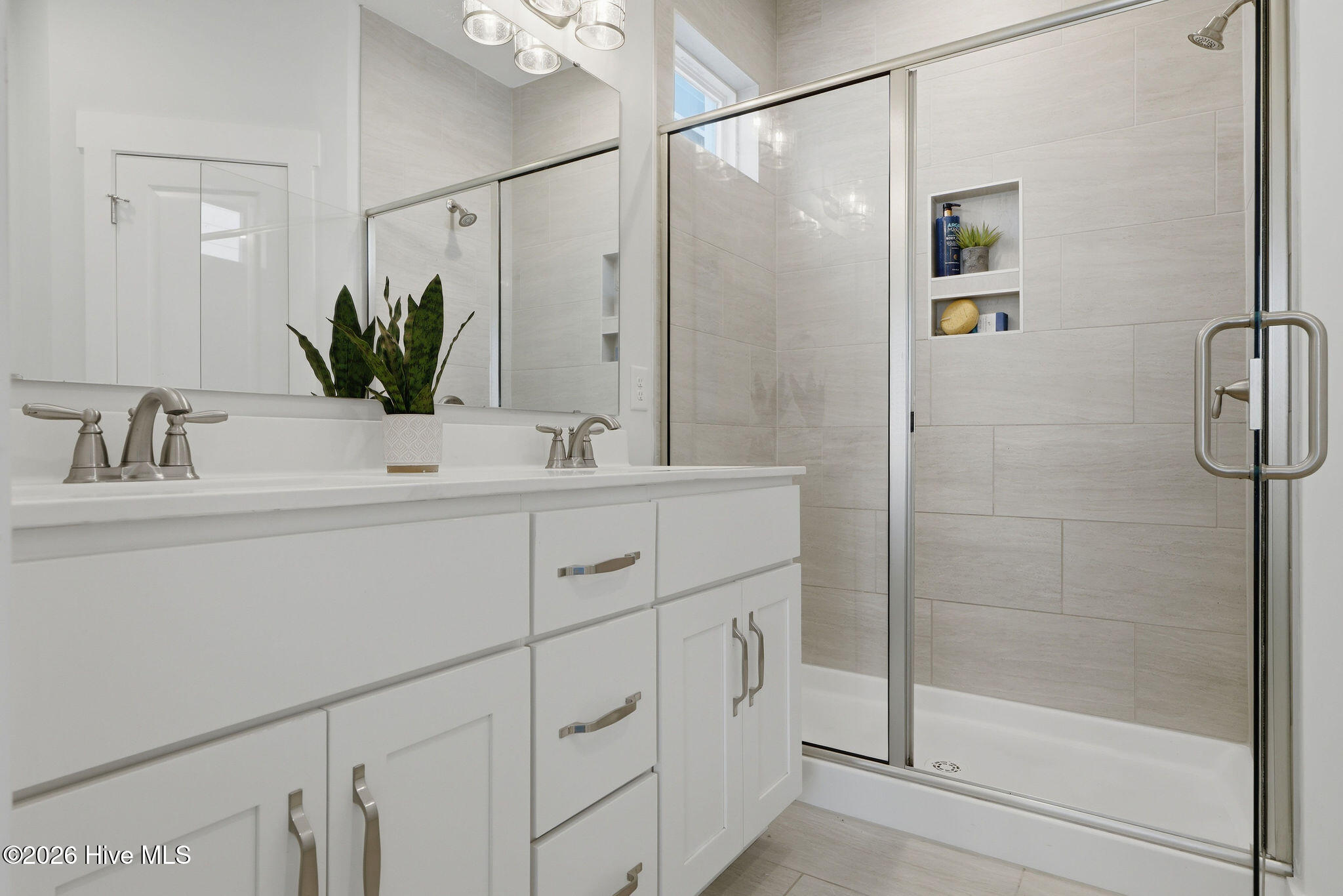 100569127 | Photo 20