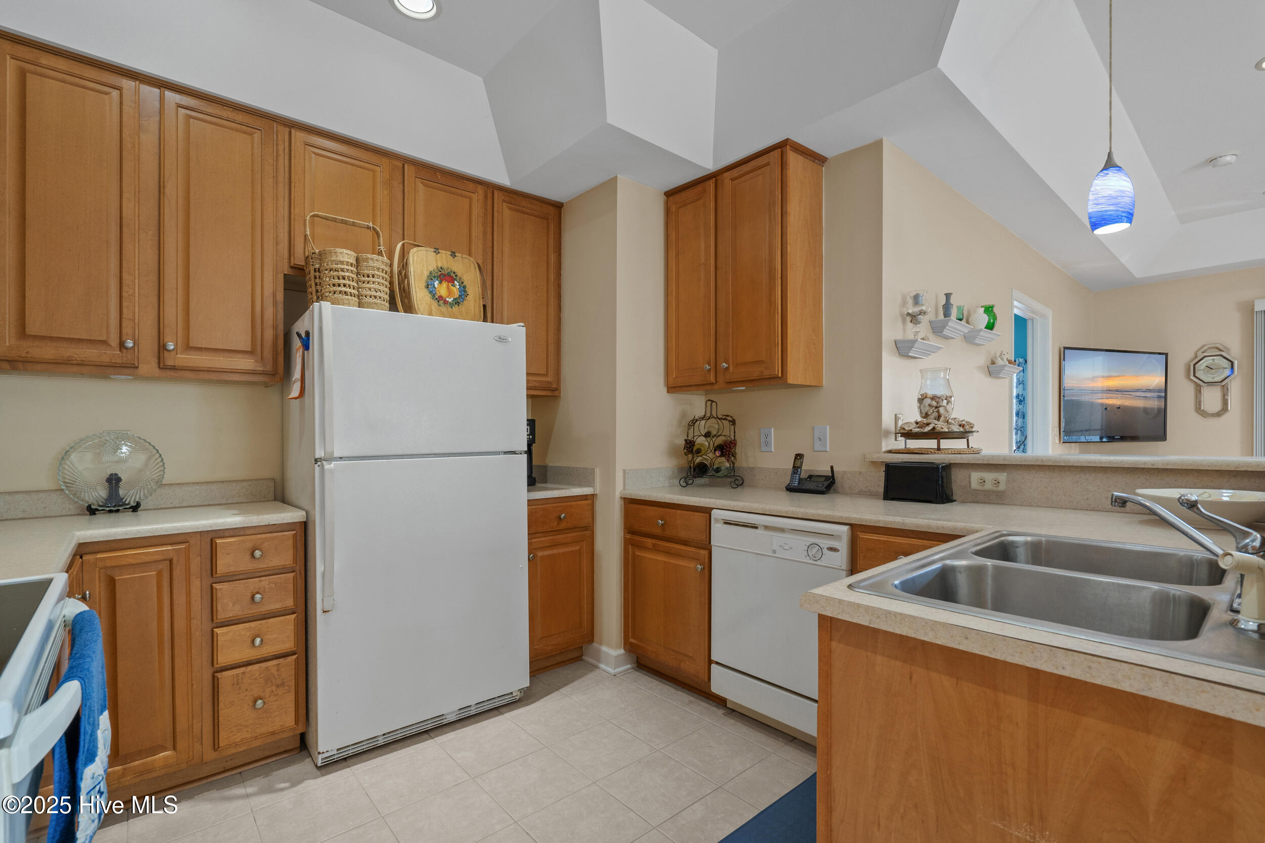 100545335 | Photo 22