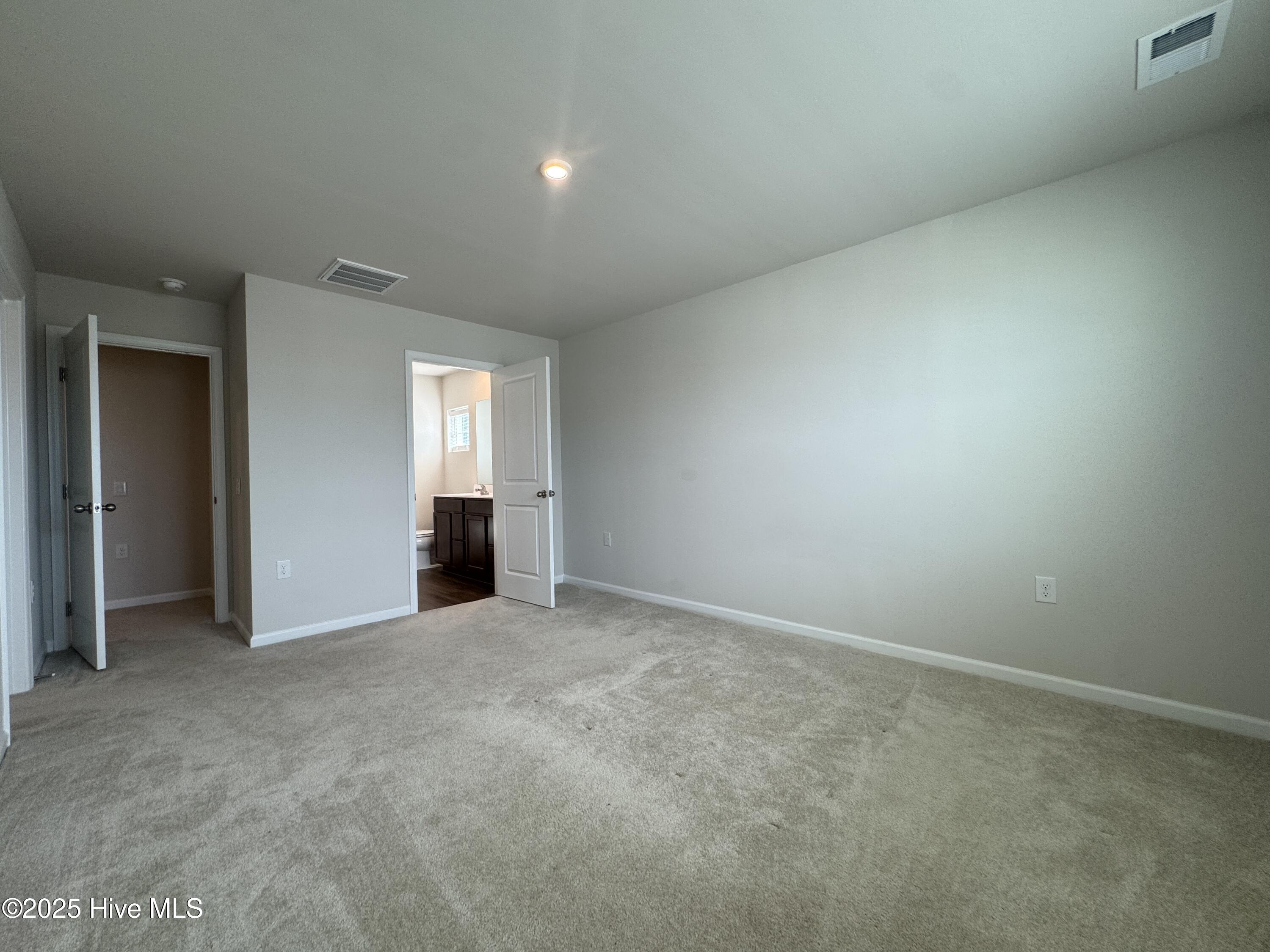 100542887 | Photo 14