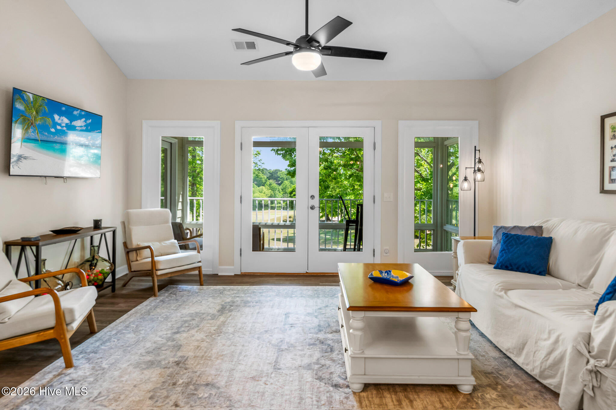 100568438 | Photo 11