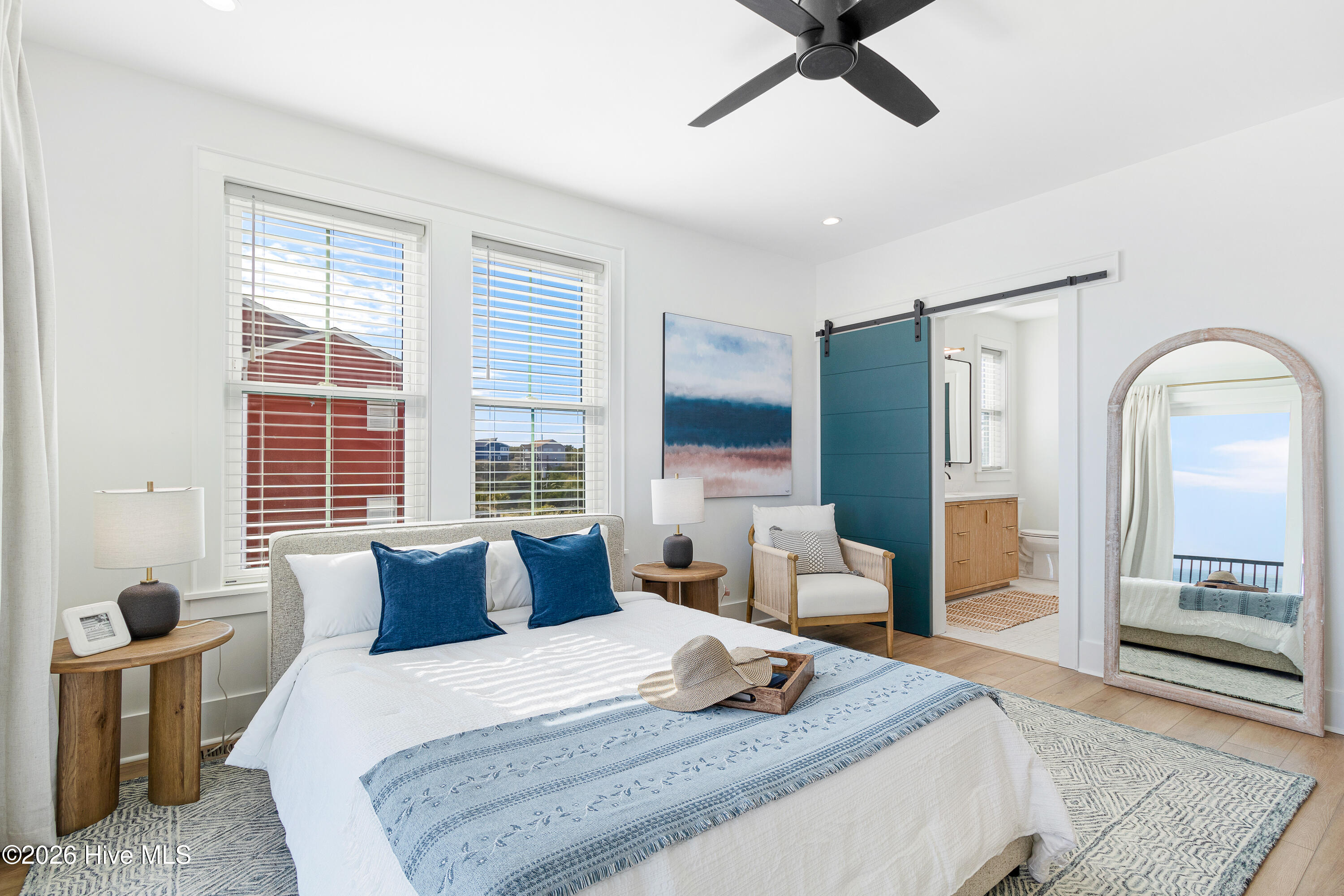 100567195 | Photo 26