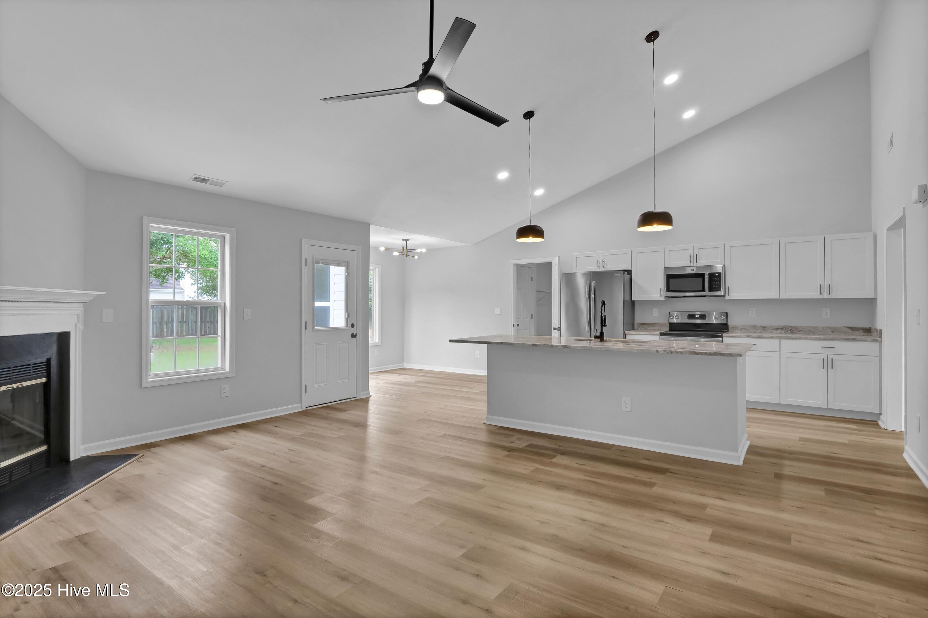 5200 Woods Edge Road, Wilmington, NC 28409 – photo 13: LIVING KITCHEN