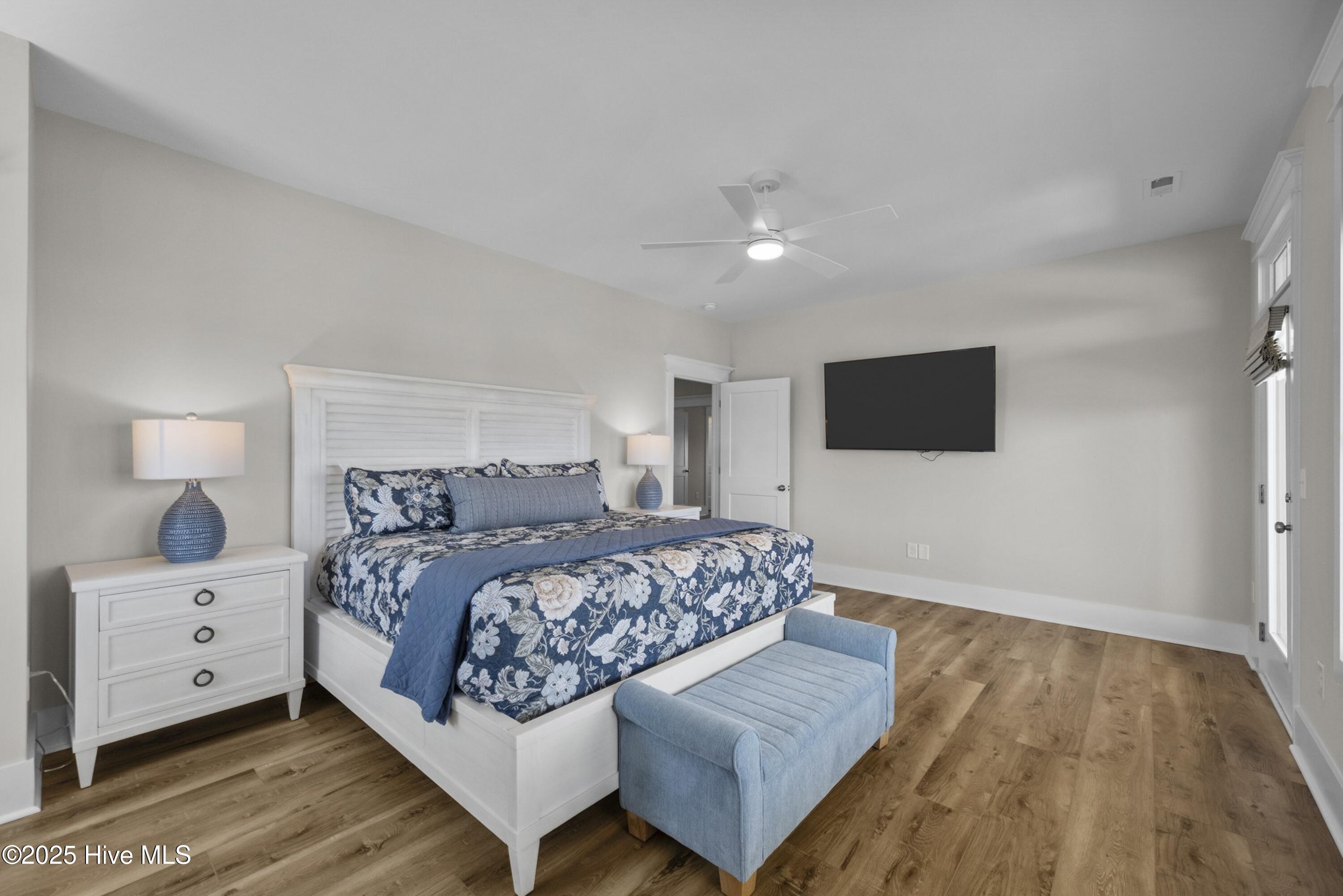 100510701 | Photo 45