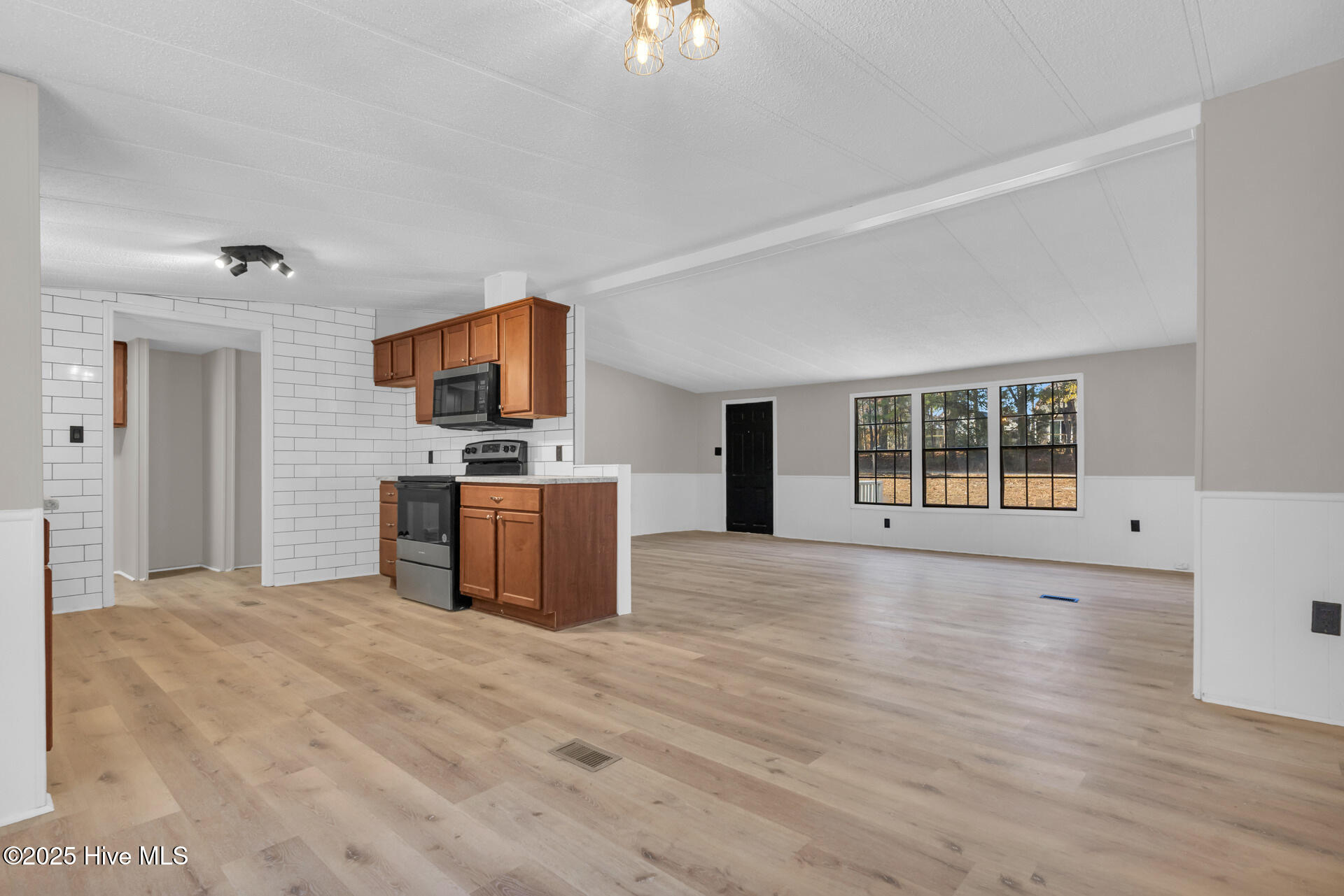 100503188 | Photo 12