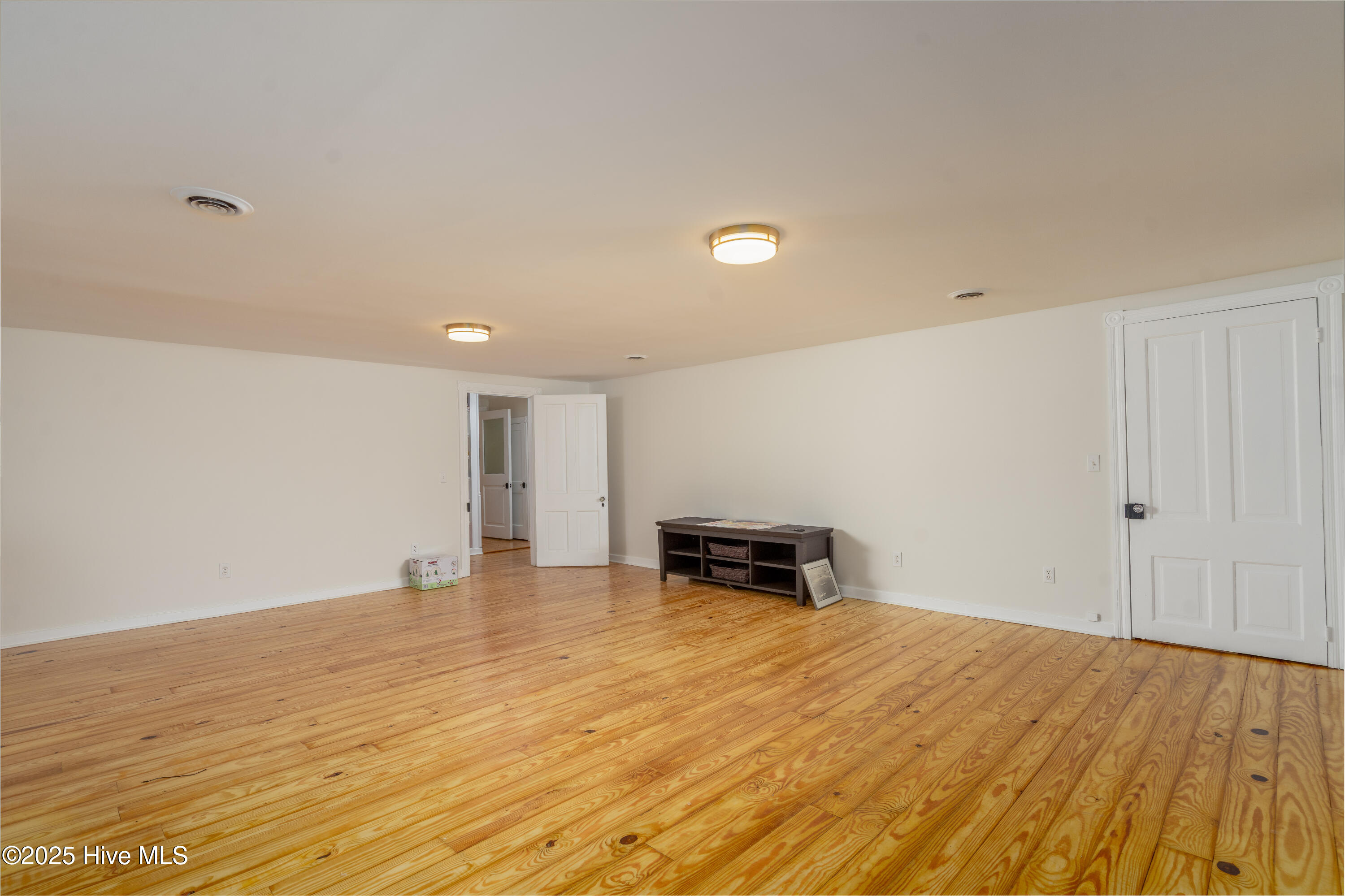 100536527 | Photo 30