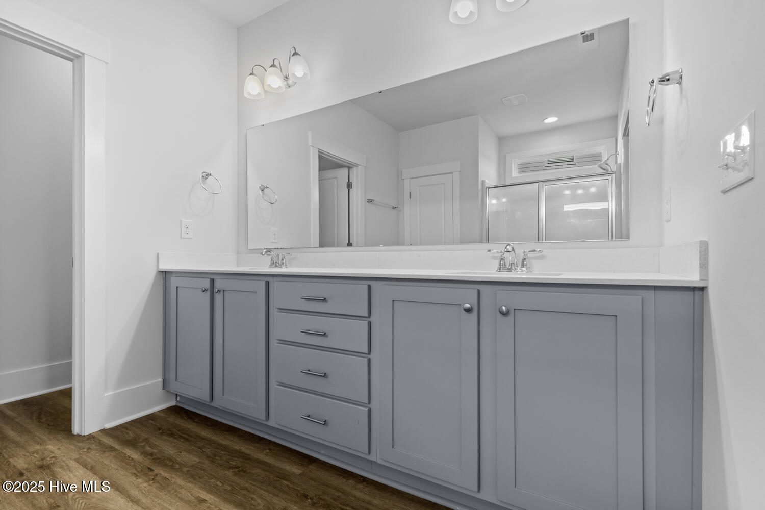 100540047 | Photo 30