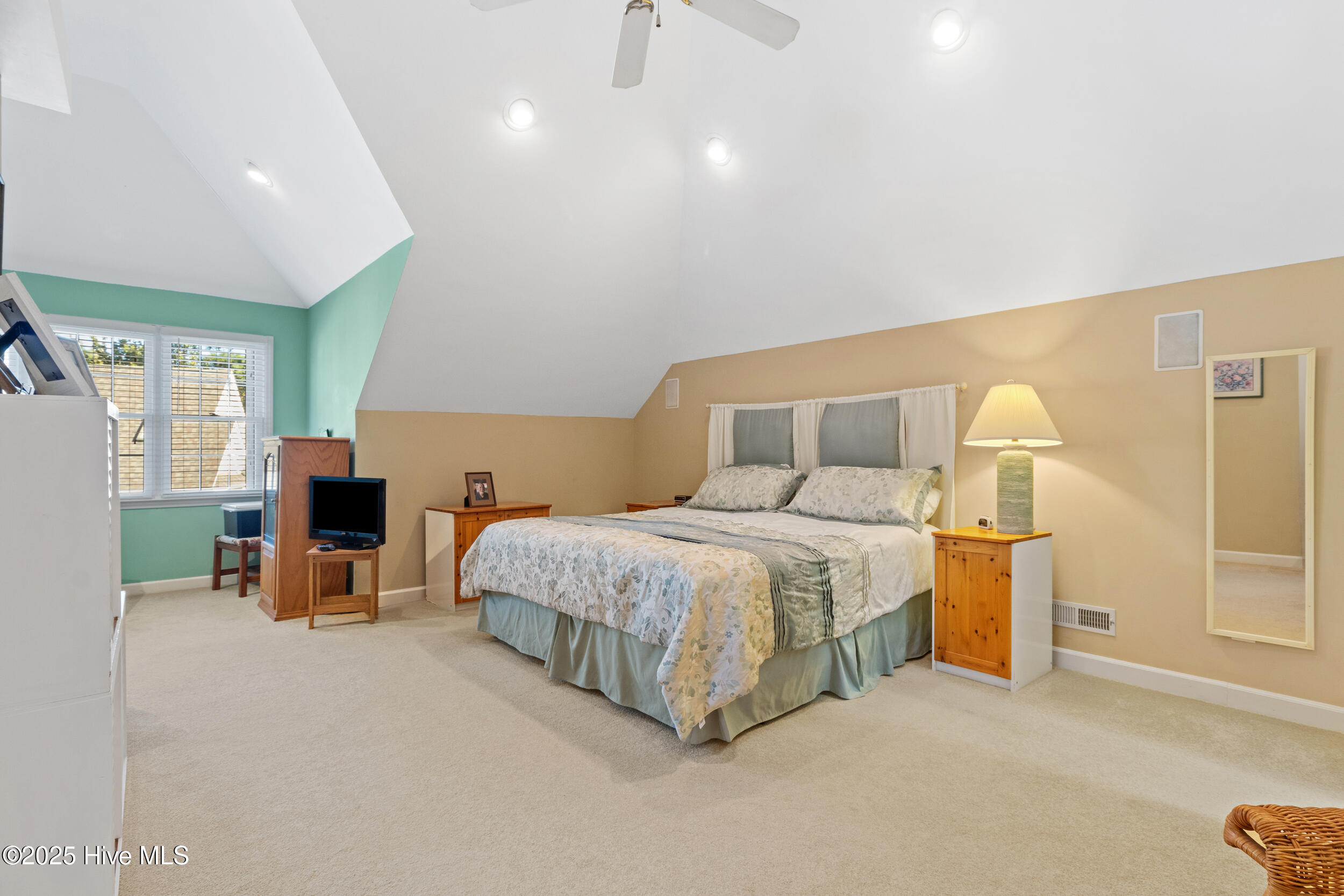 100541075 | Photo 29