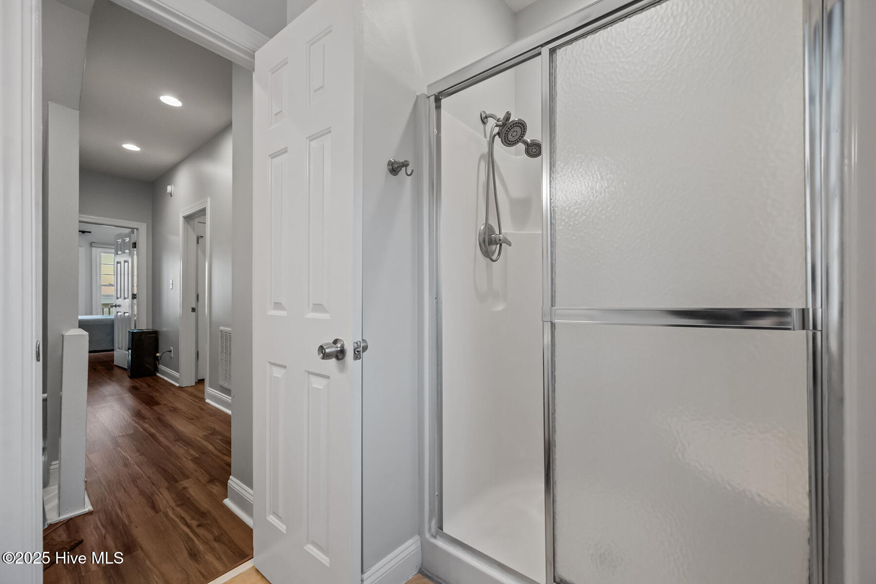 100537355 | Photo 30