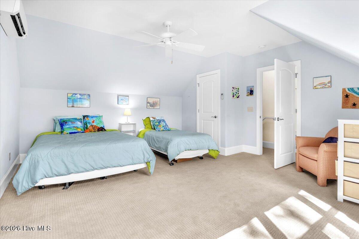 100556407 | Photo 51