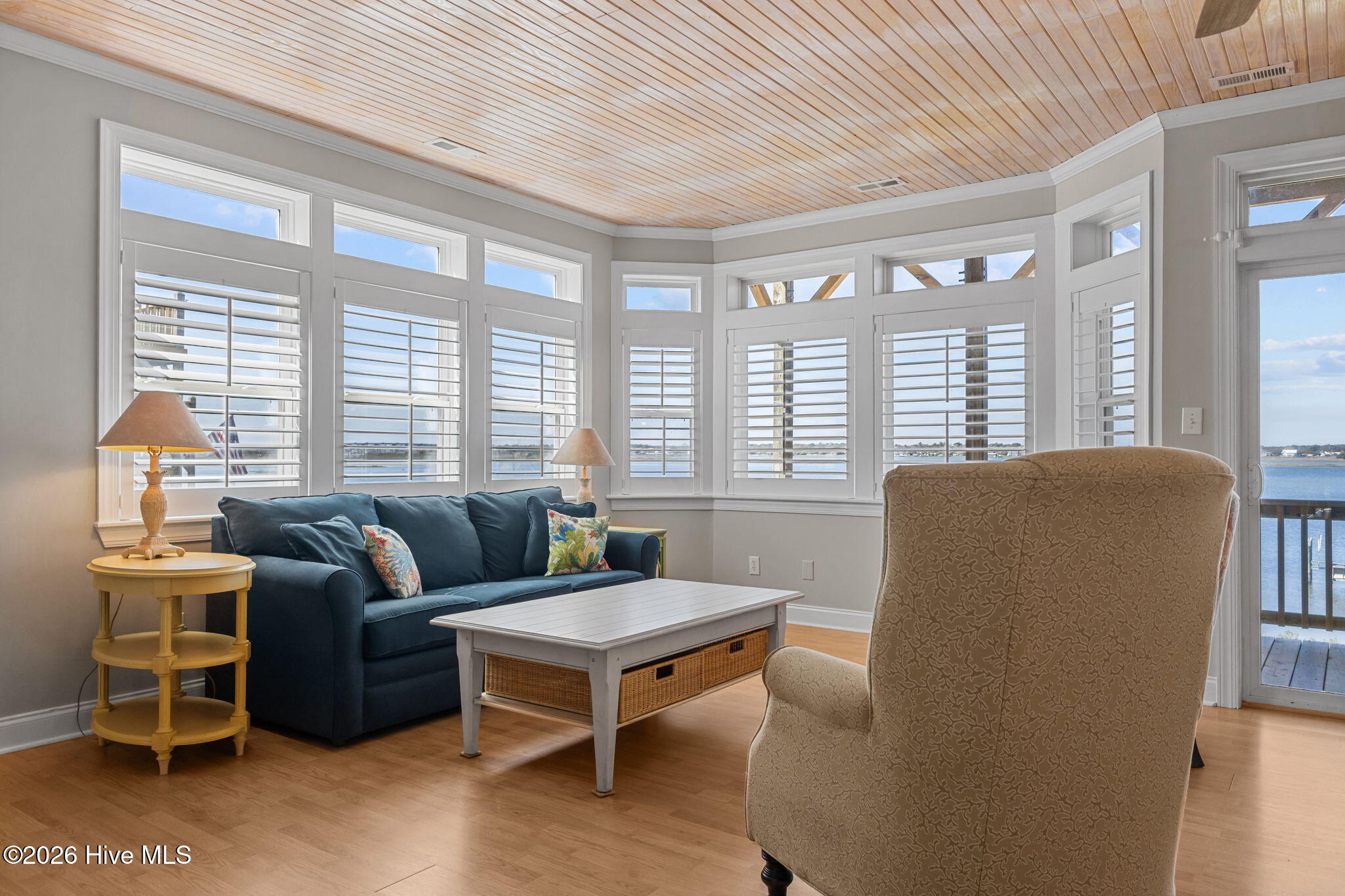 100565835 | Photo 16