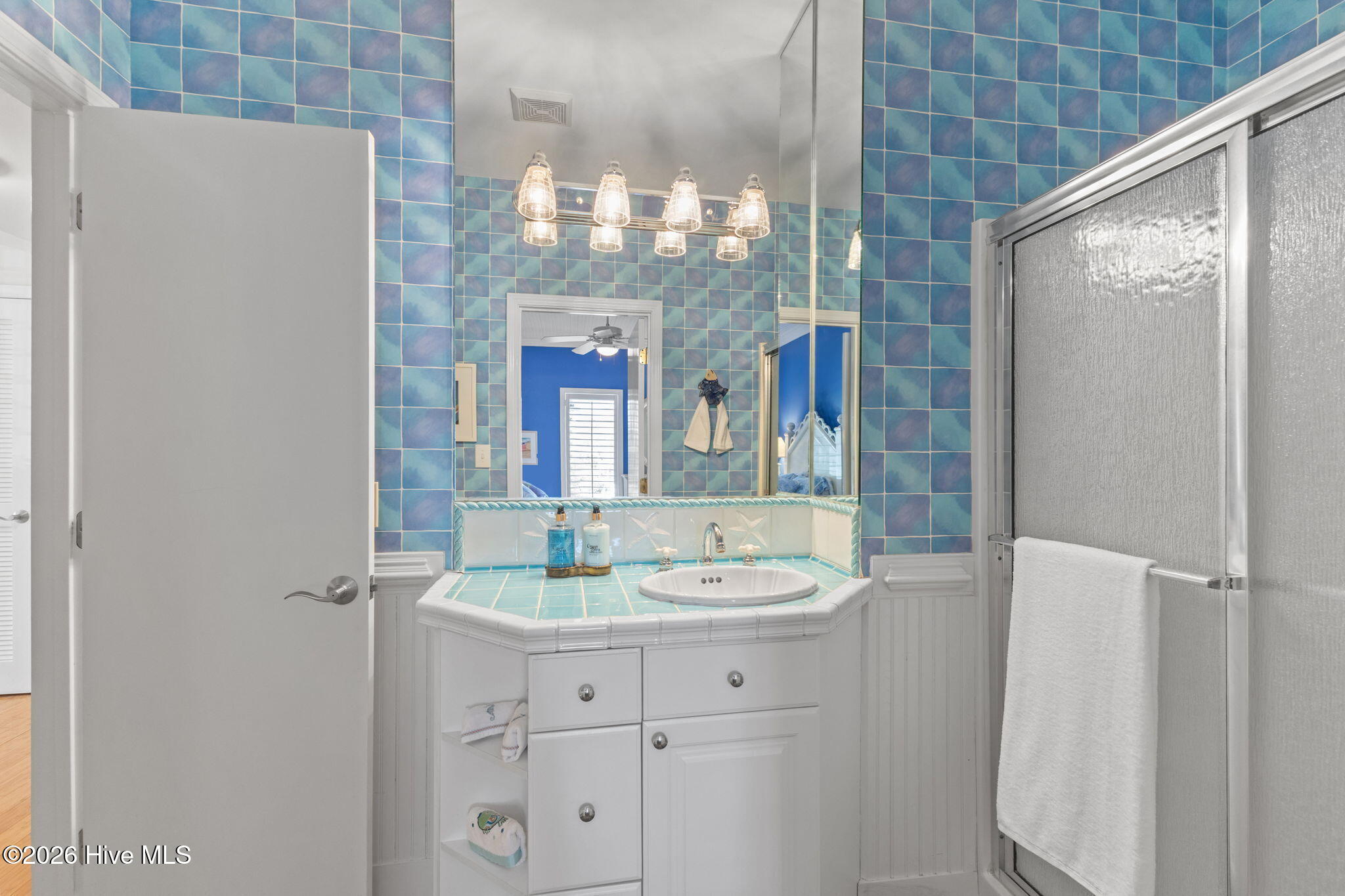 100564648 | Photo 32