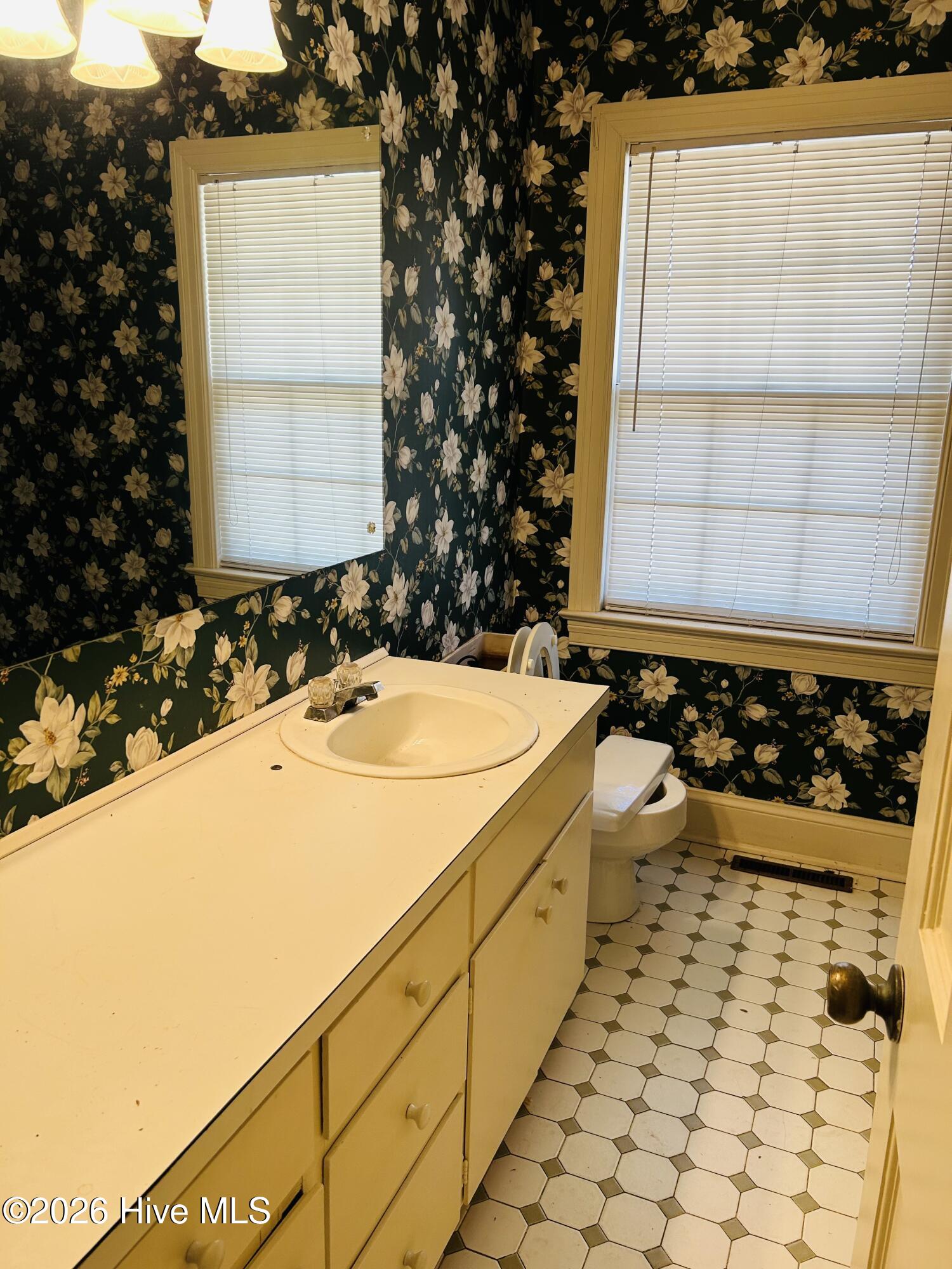 1802 Oxford Road, Kinston, NC, 28504